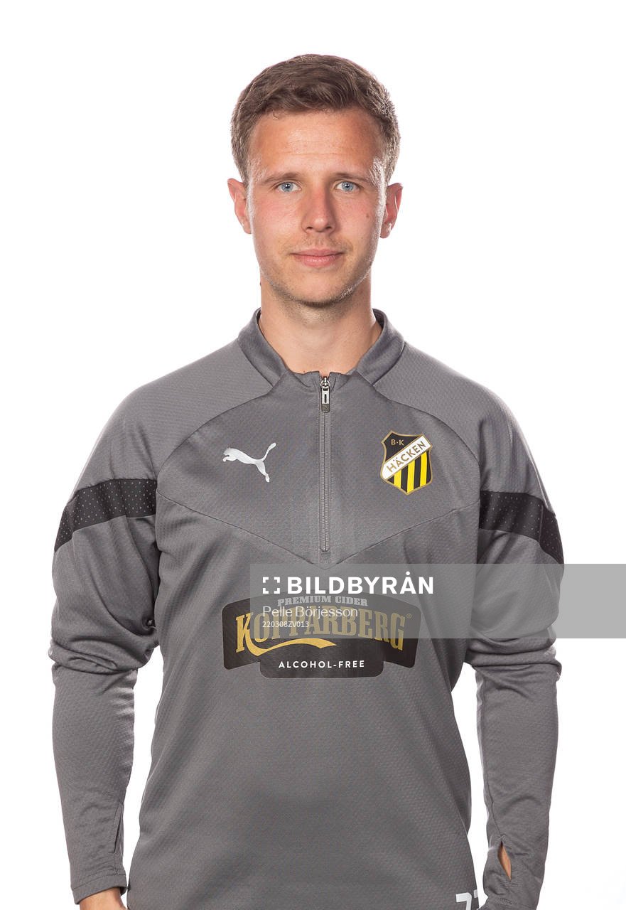 Häckens osteopat Daniel Ahlstedt poserar för ett porträtt den 8 mars 2022 i Göteborg.