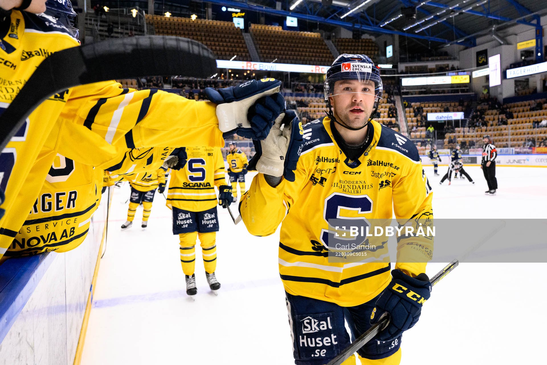 Södertäljes Matt Marcinew jublar