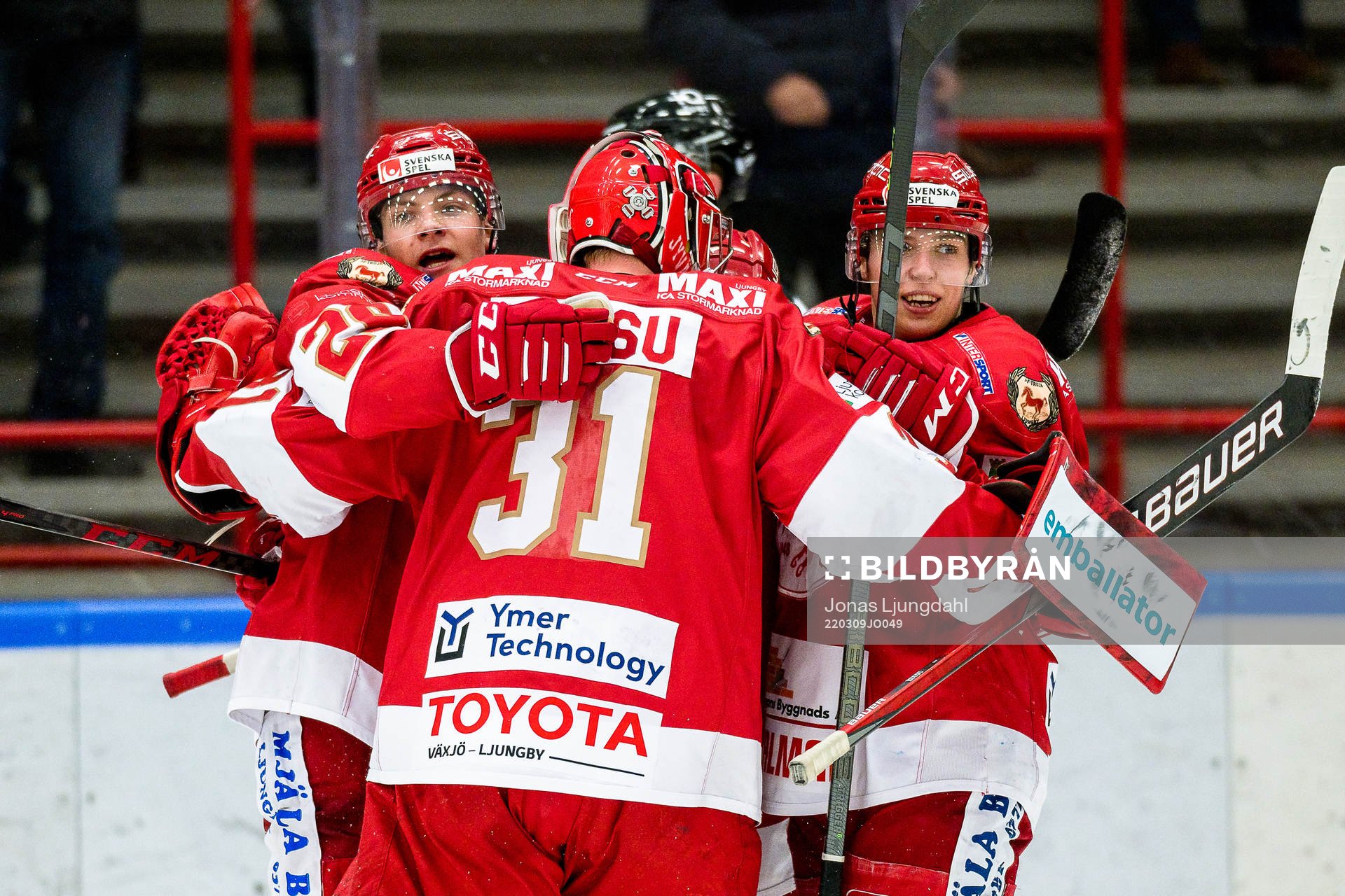 Troja/Ljungbys Victor Stjernborg, målvakt Markus Ruusu och