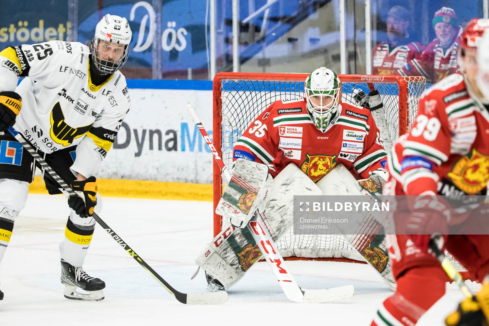 Västerås Marcus Bergman och Moras målvakt Matteus Ward