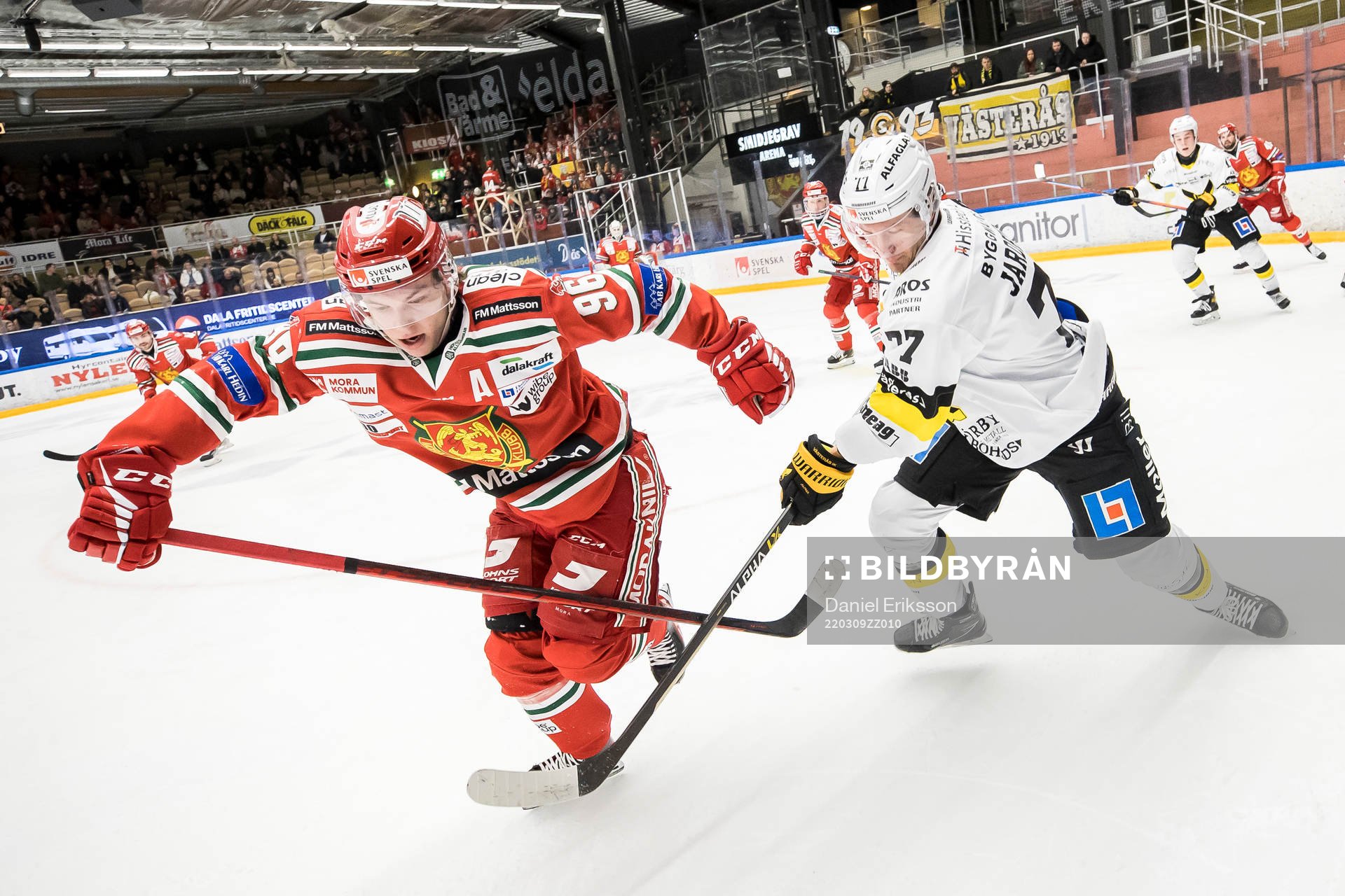 Moras Lucas Wernblom och Västerås målvakt Johan
