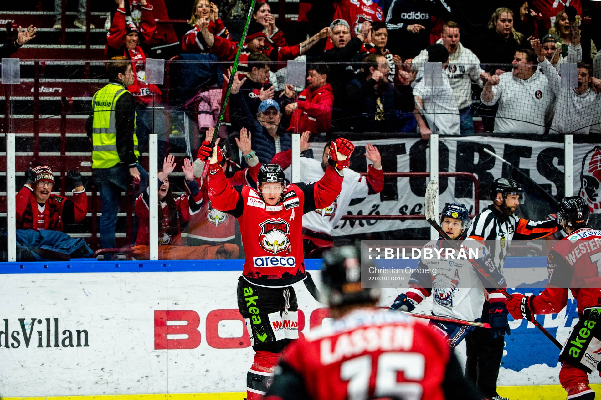 Malmö Redhawks Emil Sylvegård jublar