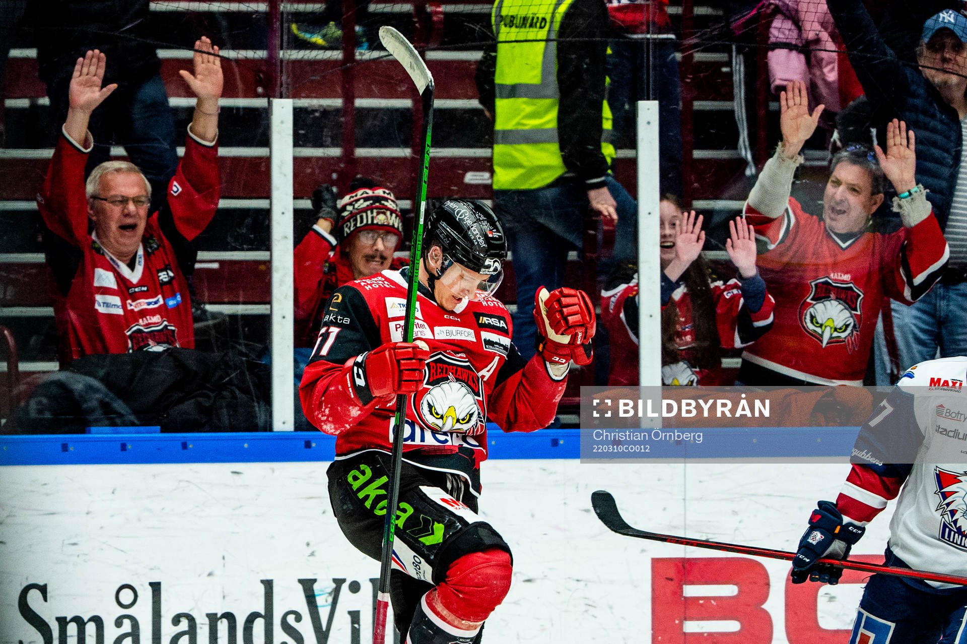Malmö Redhawks Emil Sylvegård jublar
