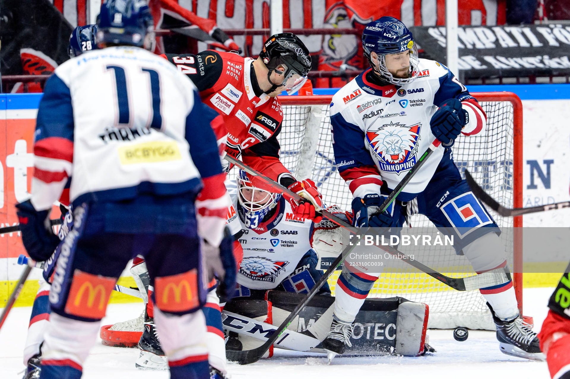 Malmö Redhawks Carl Söderberg mot Linköpings Craig Shira
