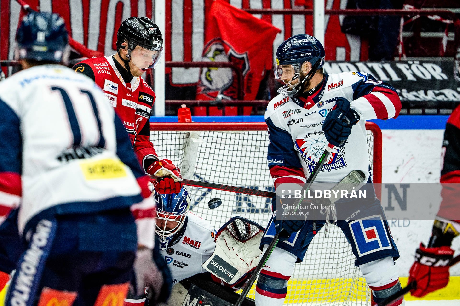 Malmö Redhawks Carl Söderberg mot Linköpings Craig Shira
