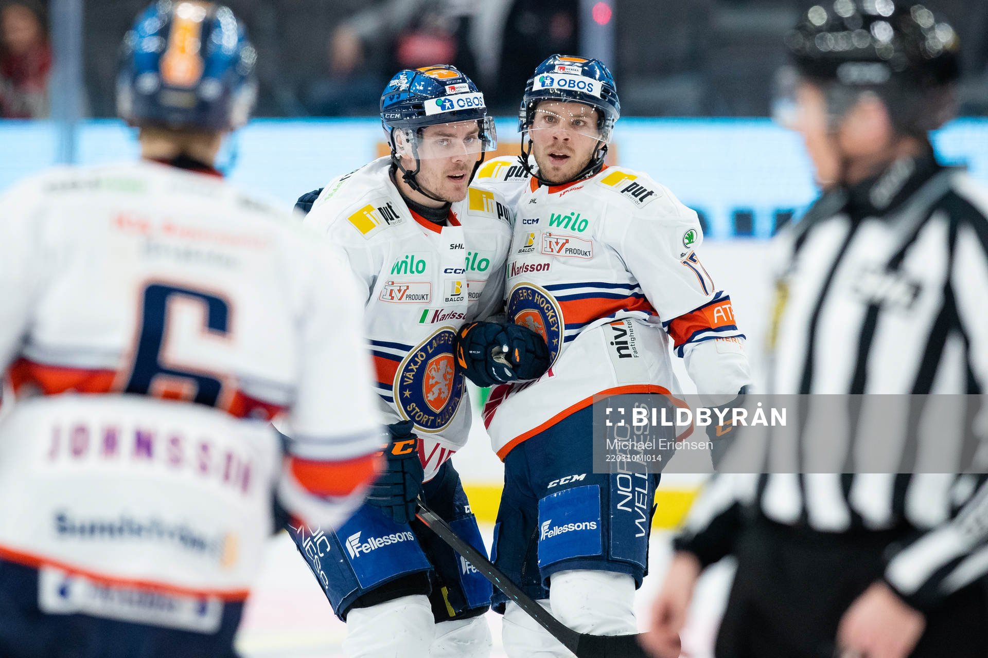 Växjös Emil Forslund jublar med lagkamrater