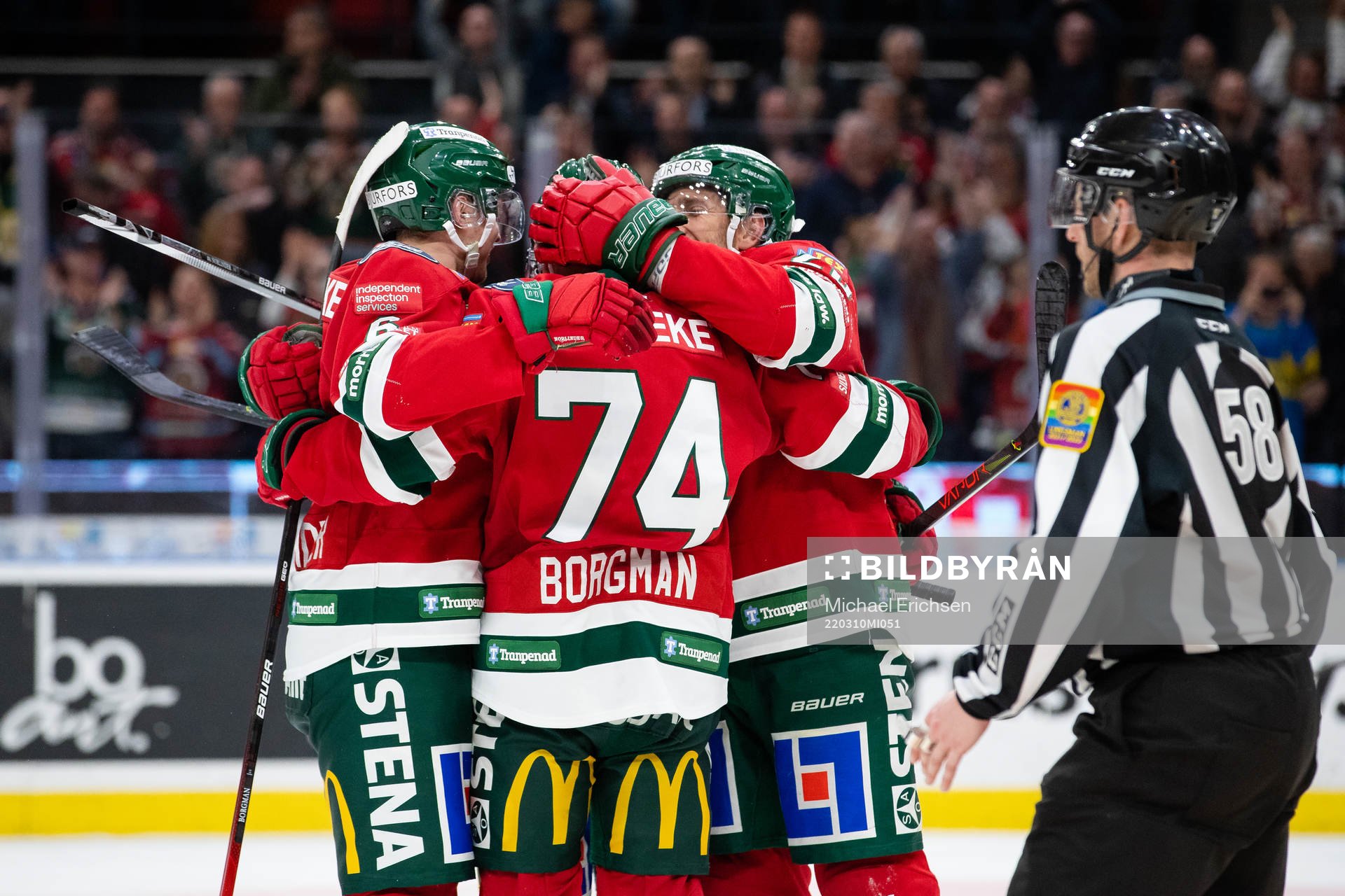 Frölundas Andreas Borgman jublar med lagkamrater