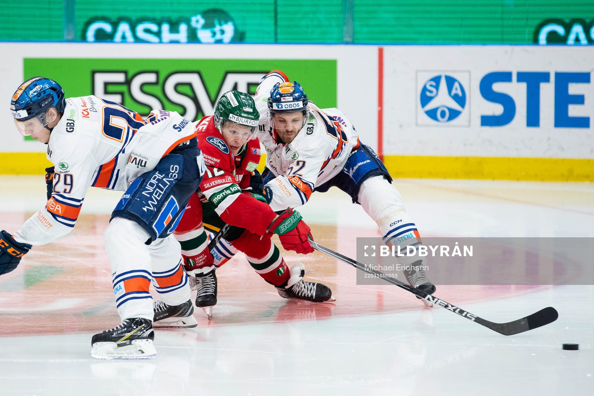 Växjös Pontus Holmberg och Arvid Lundberg mot Frölundas