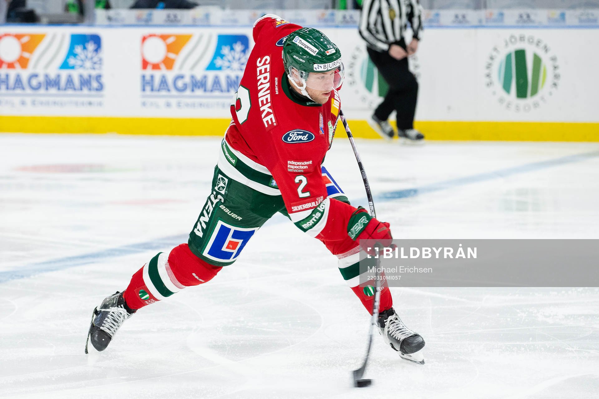 Frölundas Christian Folin skjuter ett skott