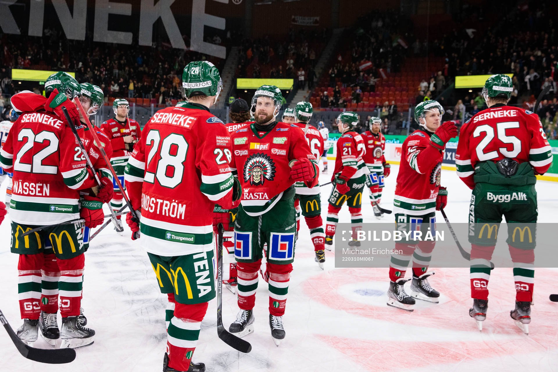 Frölundas Johan Sundström och Jan Mursak jublar