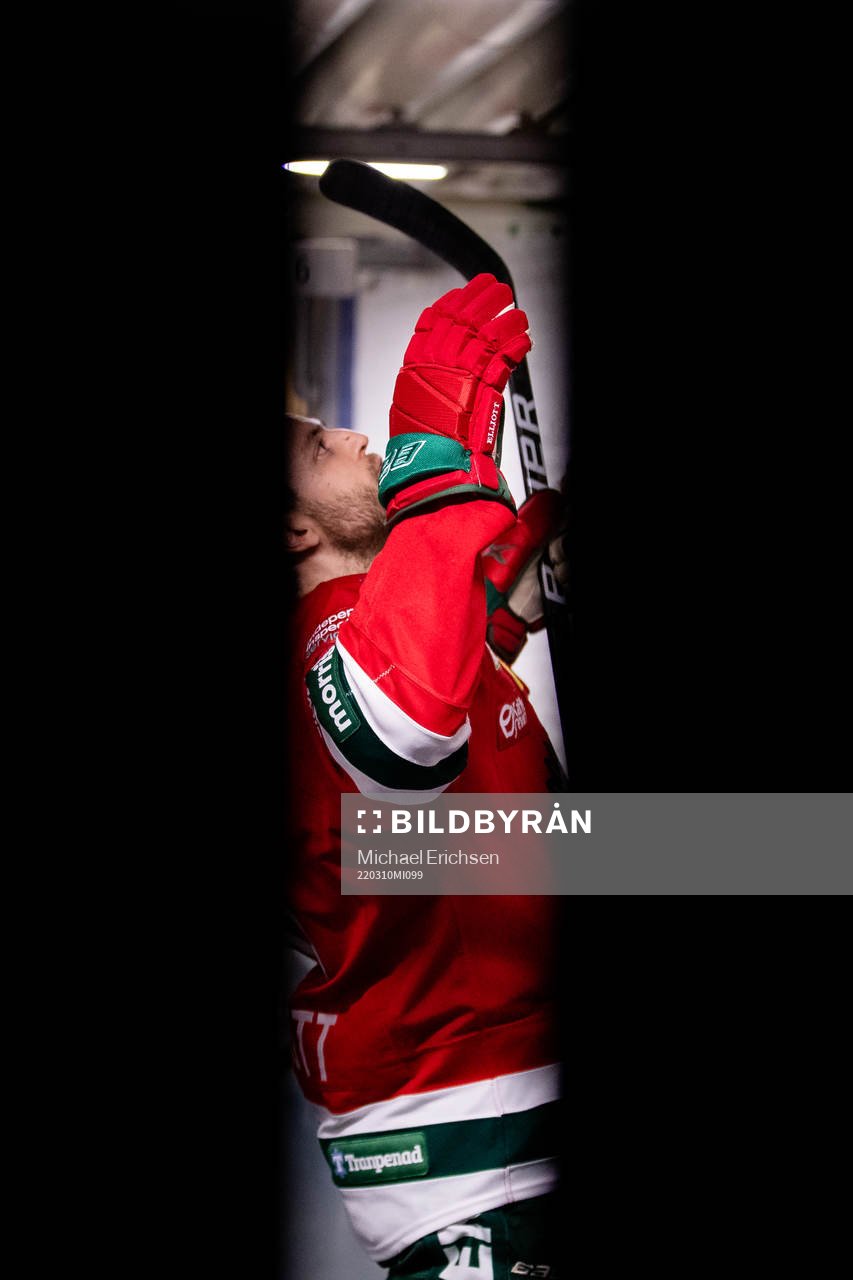 Frölundas Stefan Elliot innan ishockeymatchen i SHL mellan