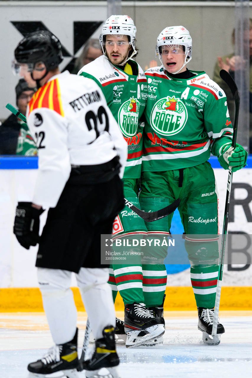 Rögles Dennis Everberg och Anton Bengtsson jublar