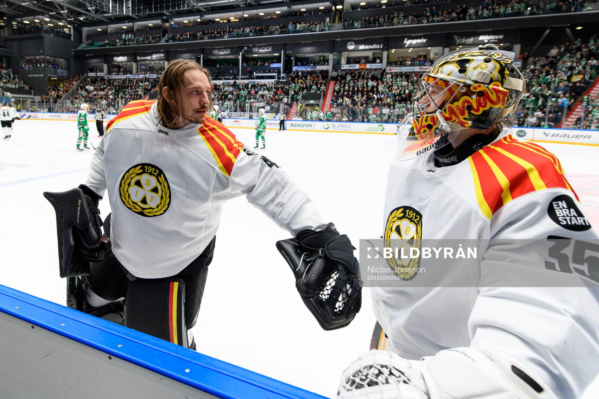 Brynäs målvakt Veini Vehviläinen och målvakt Kristers