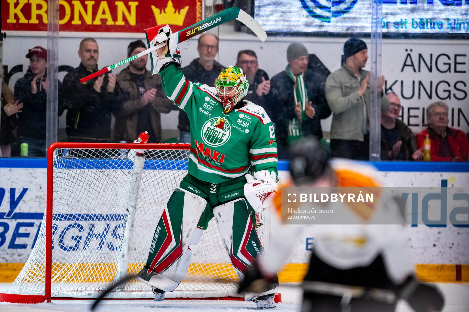 Rögles målvakt Christoffer Rifalk jublar