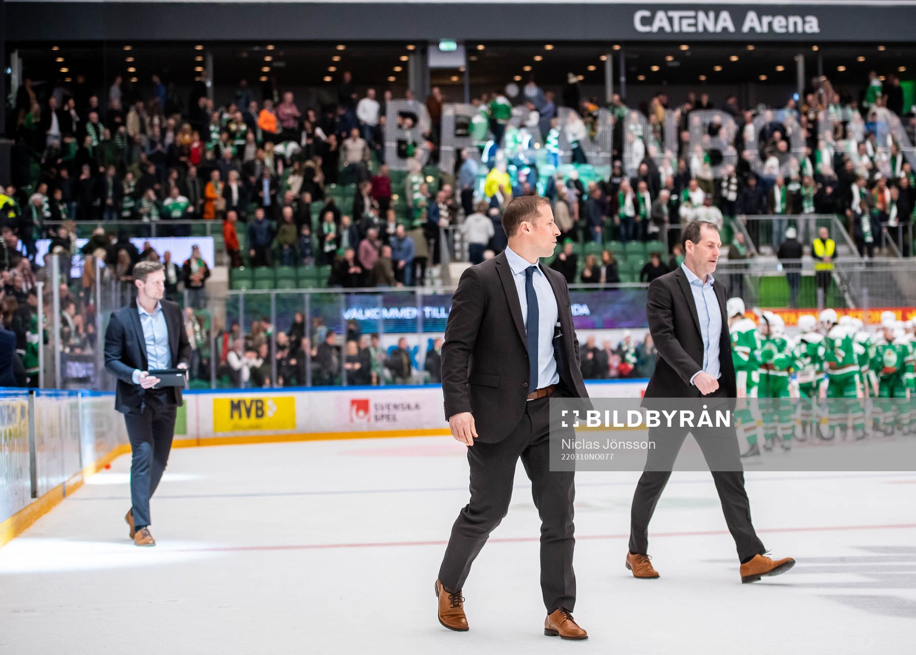 Rögles tränare Cam Abbott och assisterande tränare Jan