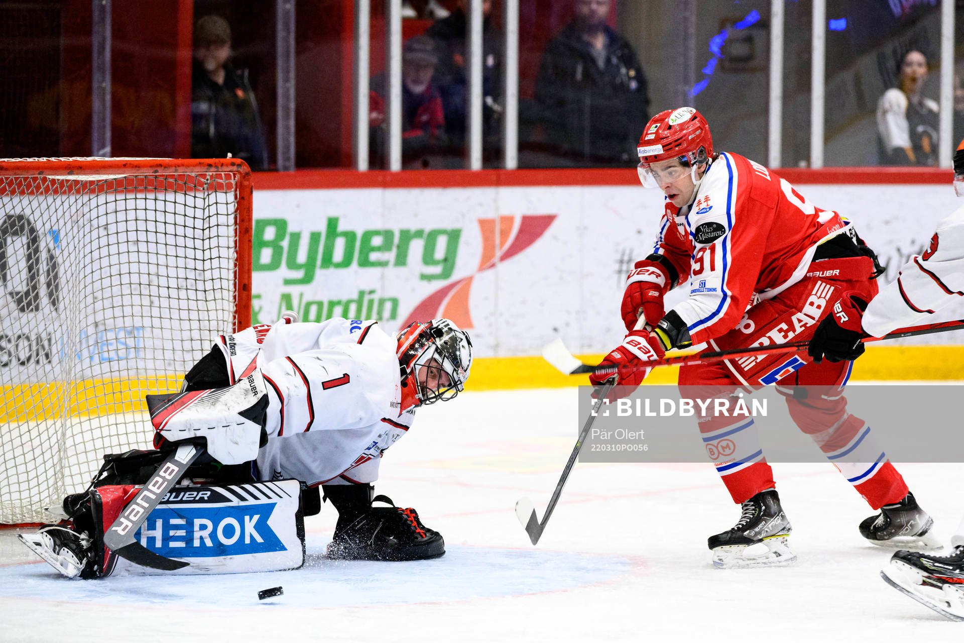 Örebros målvakt Jhonas Enroth och Timrås Viktor Lodin