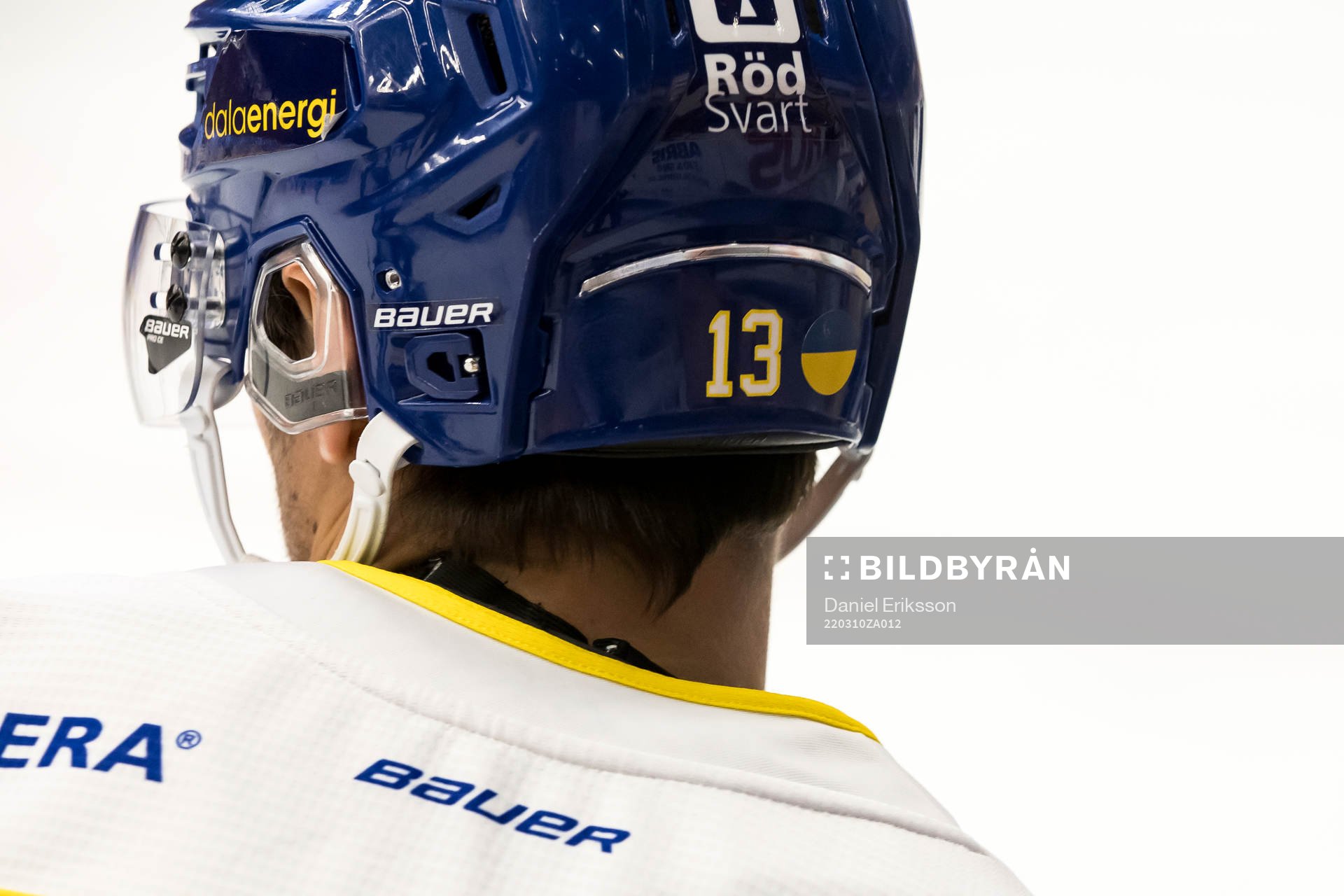Leksands Jon Knuts hjälm med Ukraina flagga