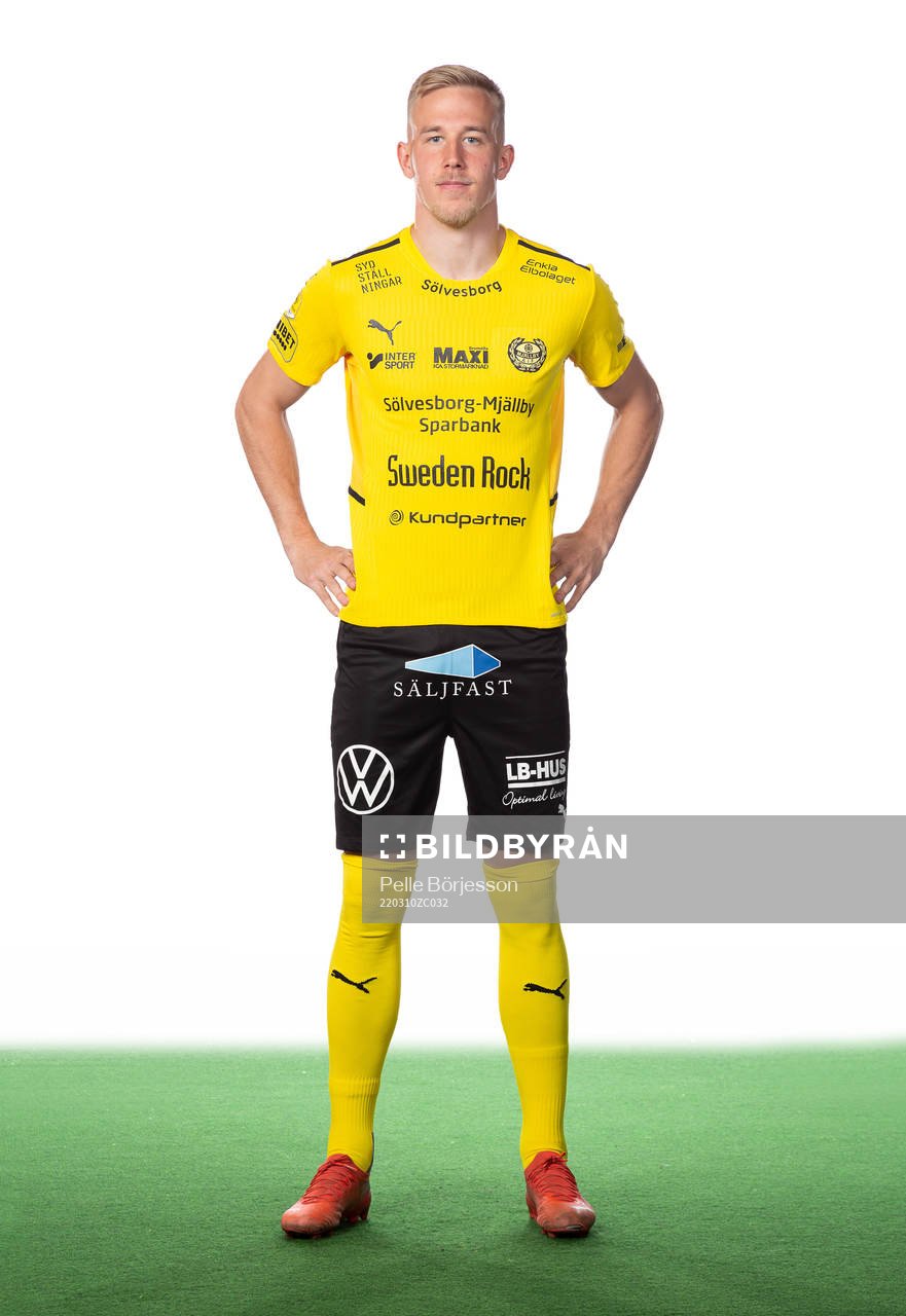 Mjällbys Herman Johansson poserar för ett porträtt den 10 mars 2022 i Mjällby.