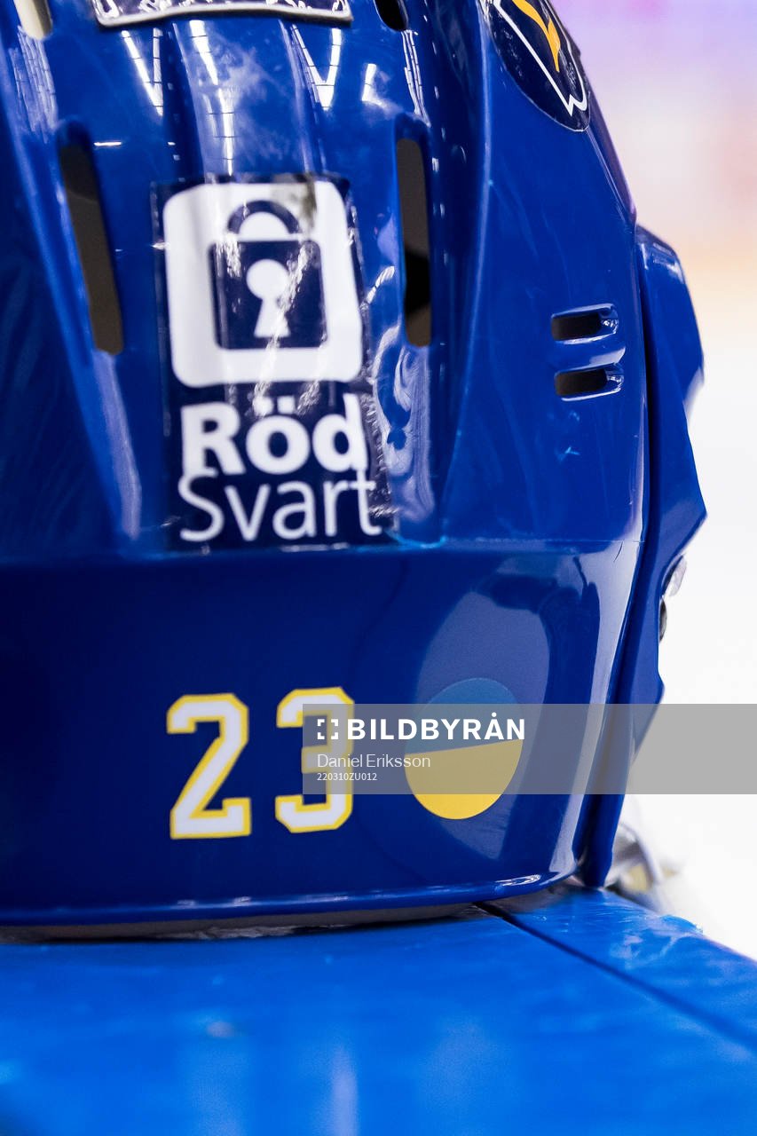 Leksands Mikael Ruohomaa  hjälm med Ukraina flagga