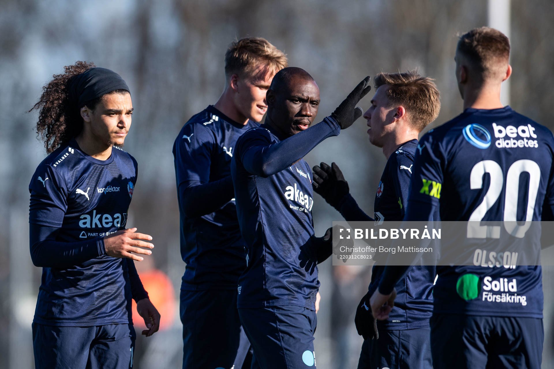 Helsingborgs Adam Kaied jublar med lagkamrater efter 2-1 under träningsmatchen i fotboll mellan Helsingborg och Jönköpings Södra den 12 mars 2022 i Helsingborg.