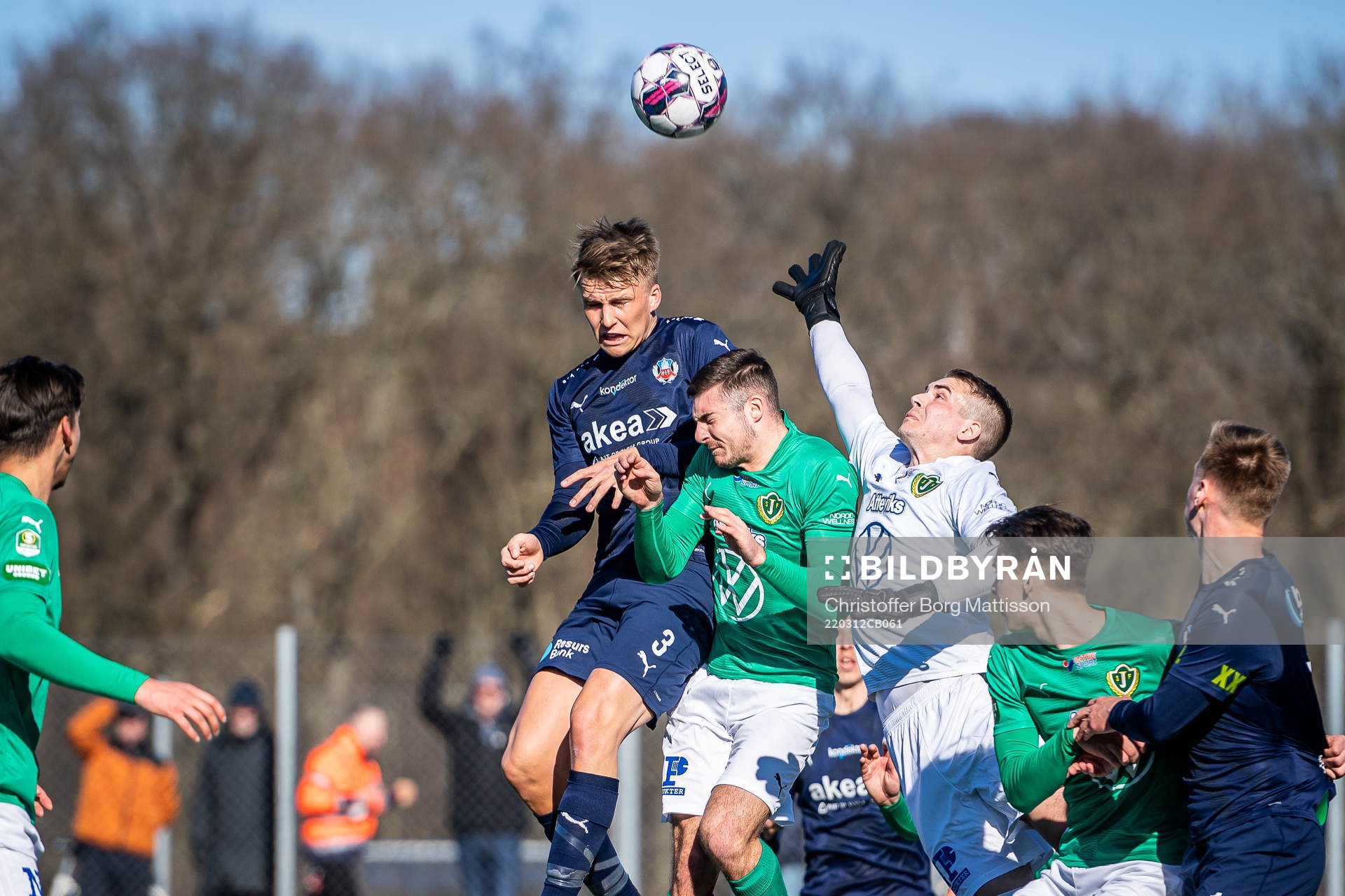 Helsingborgs Casper Widell och Jönköpings målvakt Felix