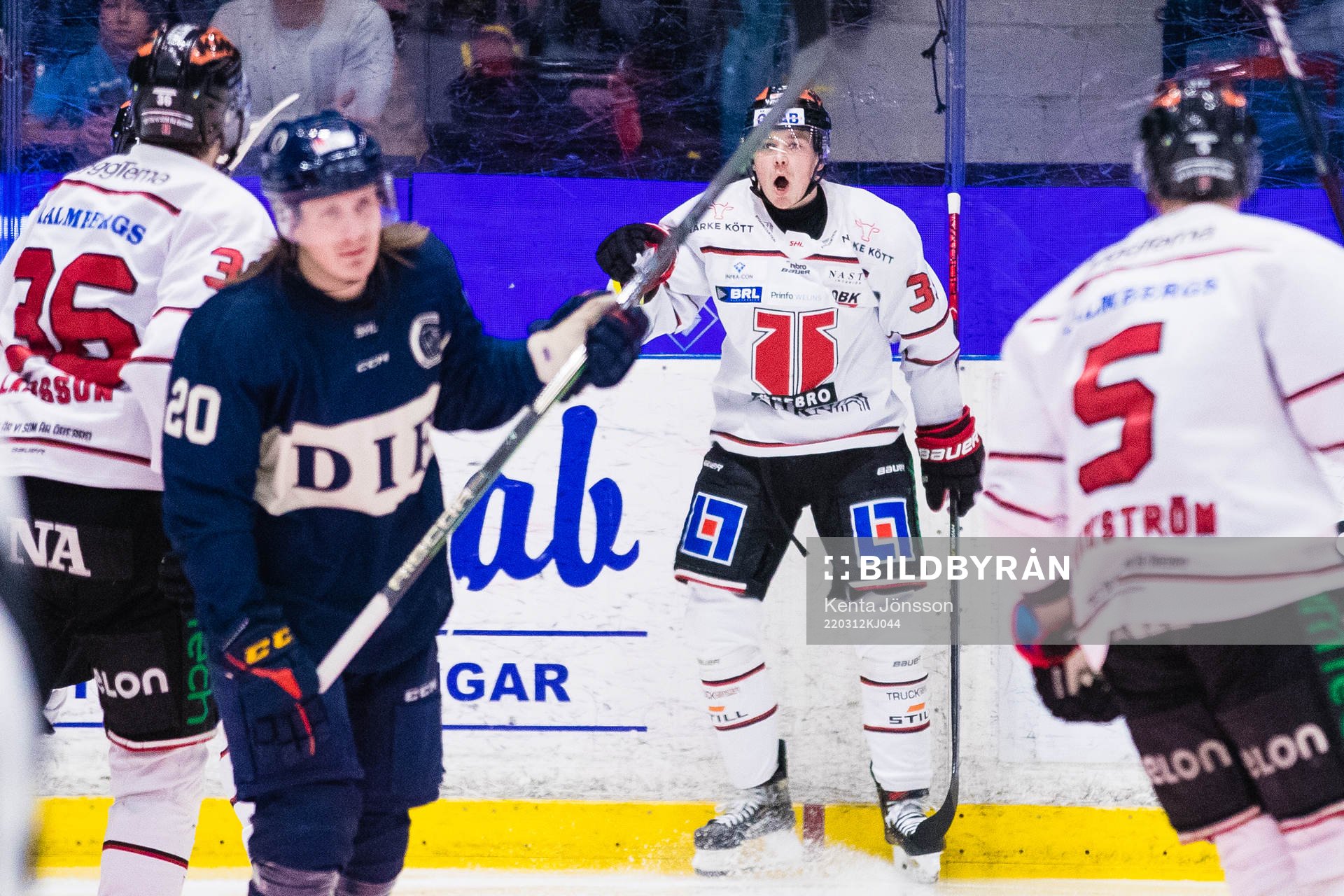 Örebros Joel Mustonen jublar