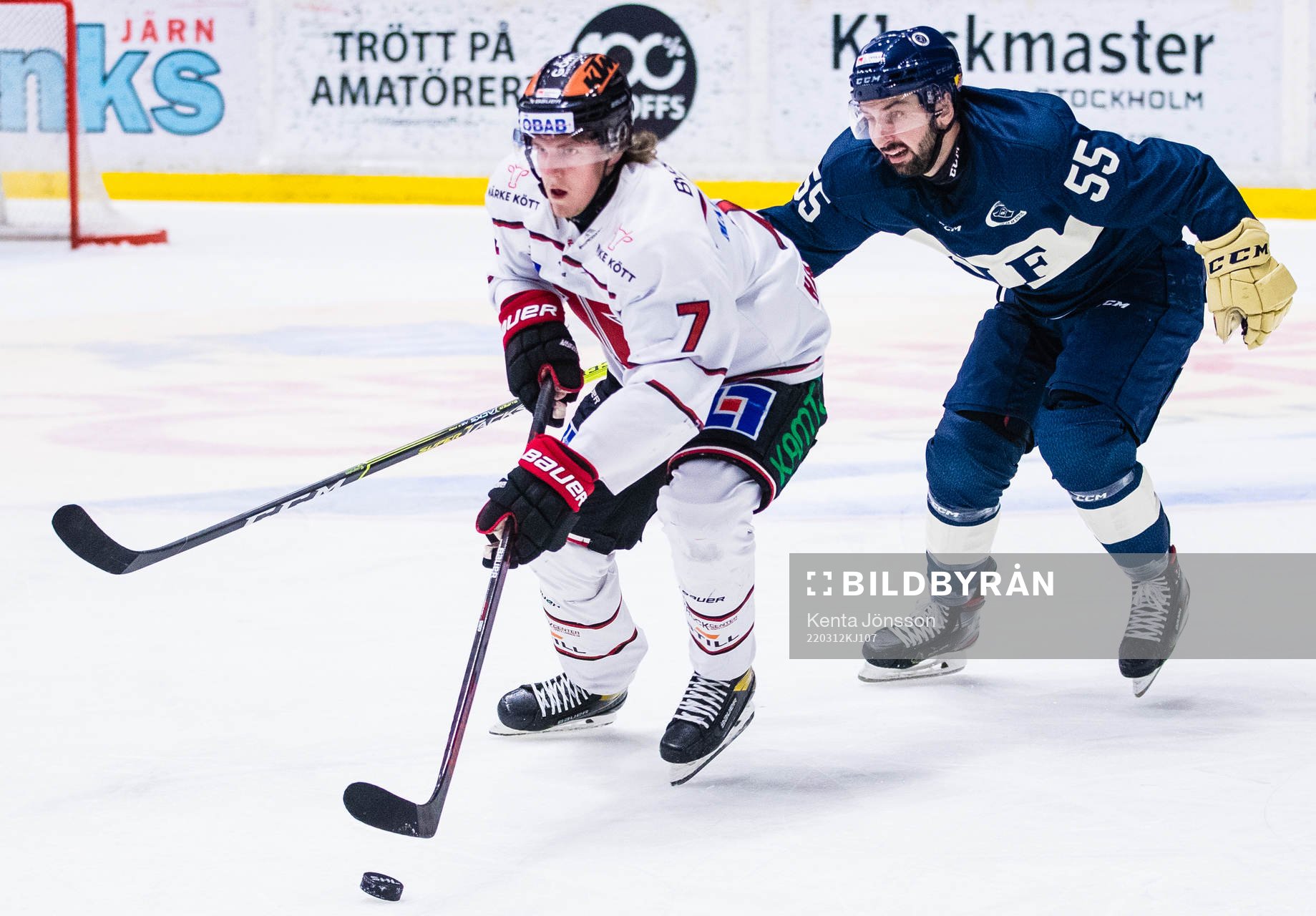 Örebros Marcus Hardegård och Djurgårdens Emile Poirier