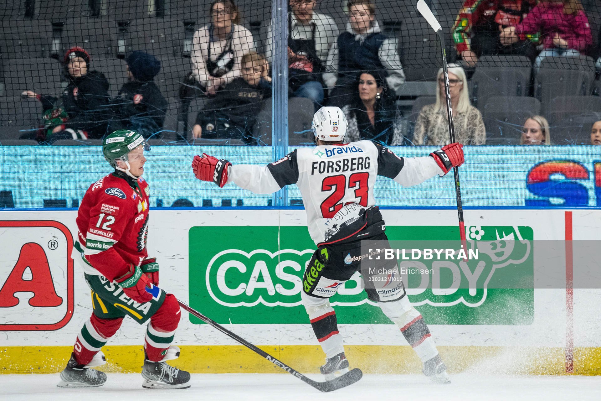 Malmö Redhawks Christoffer Forsberg jublar