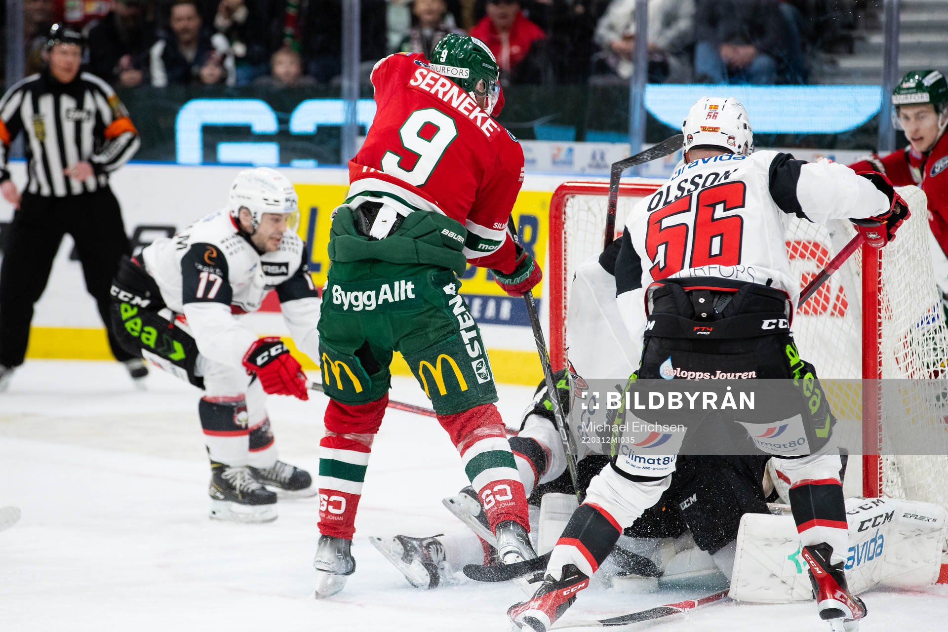 Frölundas Jan Mursak trycker in 1-0 bakom Malmö Redhawks