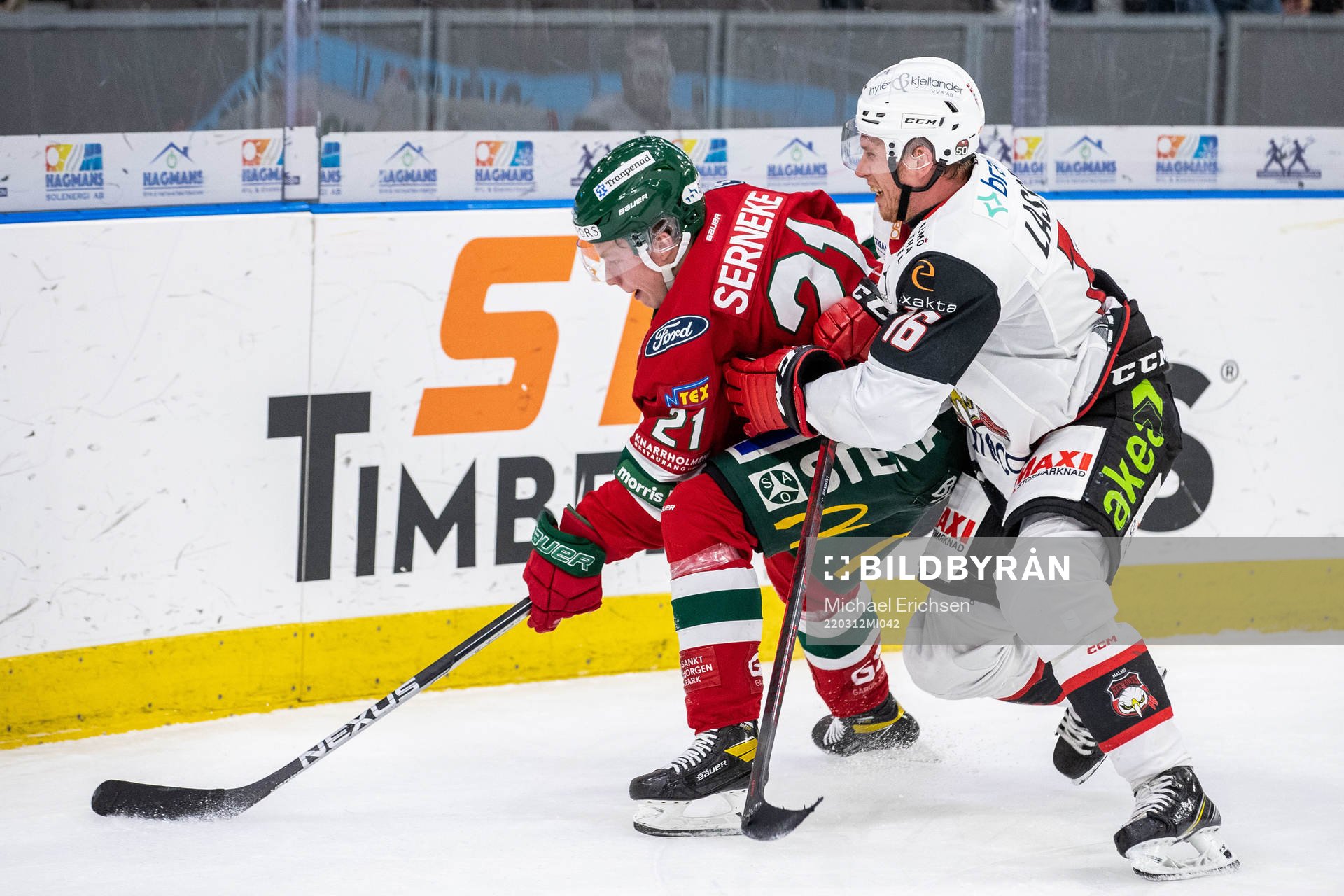 Frölundas Karl Henriksson och Malmö Redhawks Matias Lassen