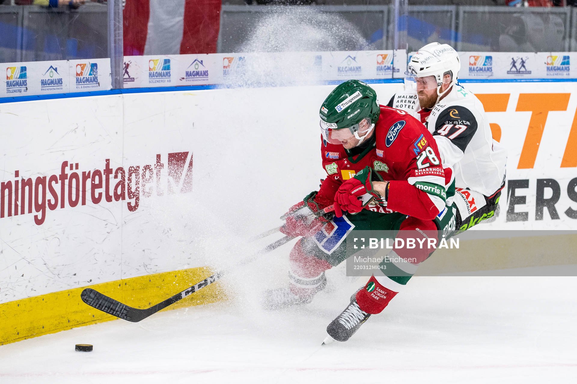 Frölundas Johan Sundström och Malmö Redhawks Joakim Ryan