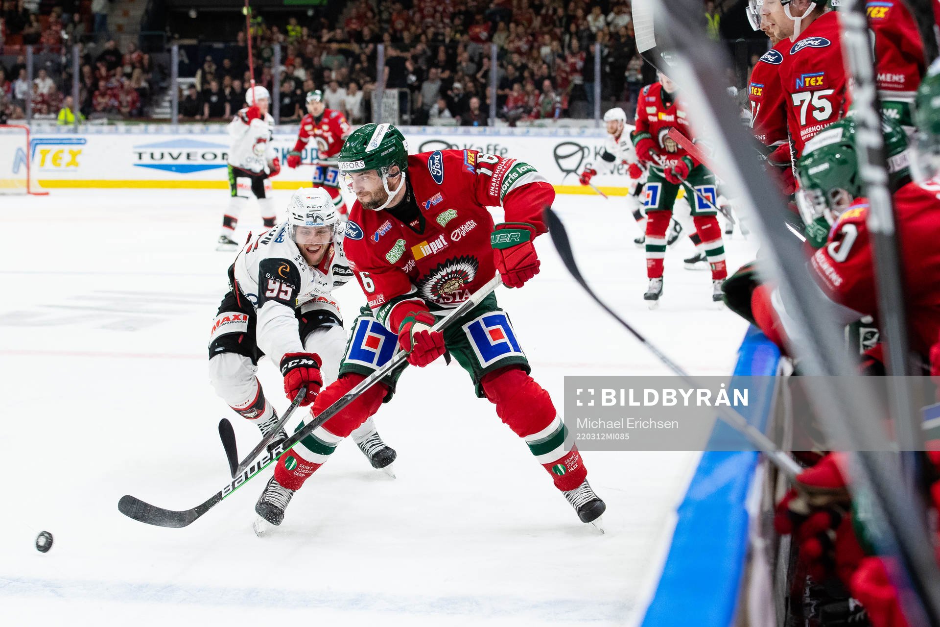 Malmö Redhawks Carl Persson och Frölundas Stefan Elliot