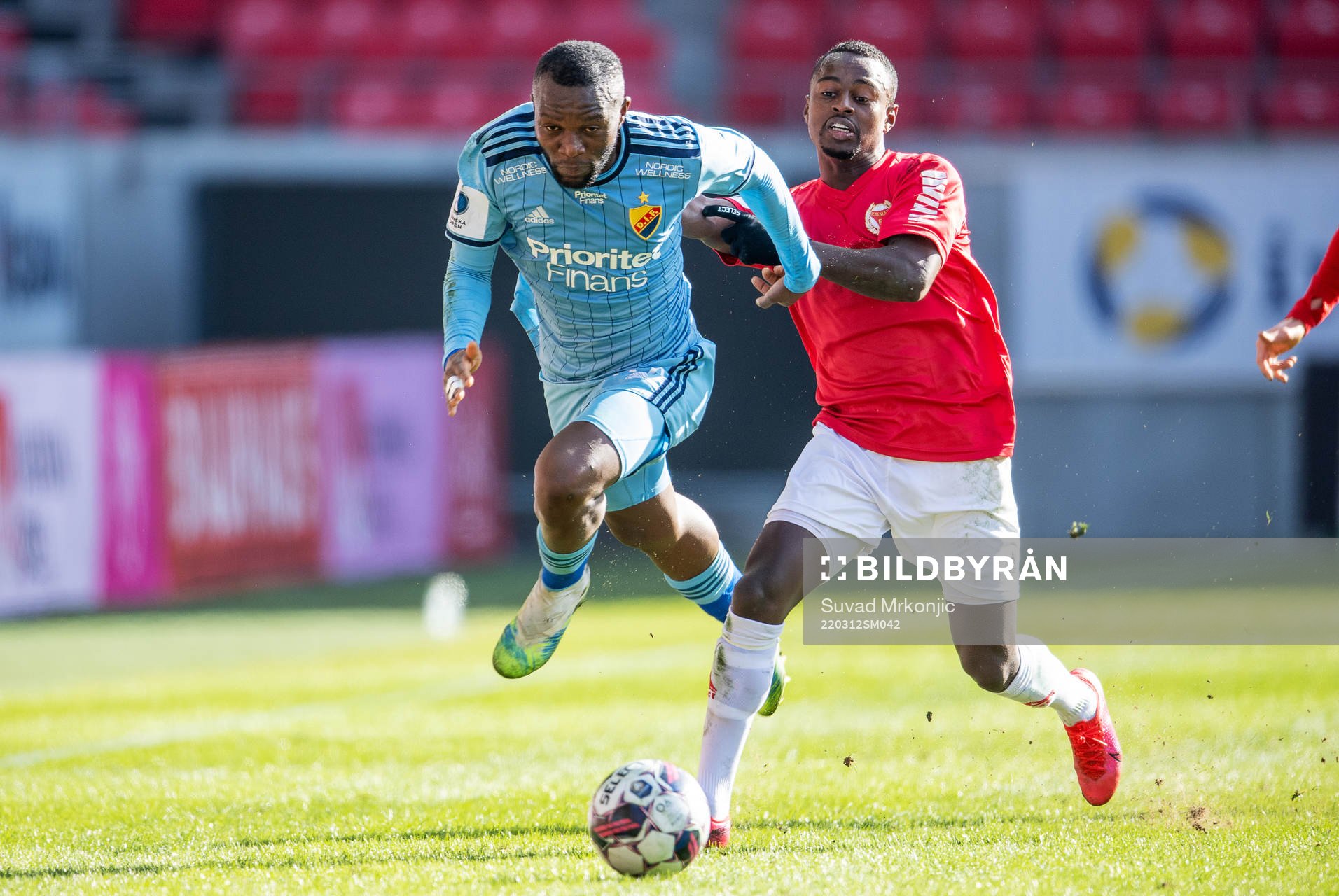 Djurgårdens Emmanuel Banda och Kalmars Nahom Girmai Netabay