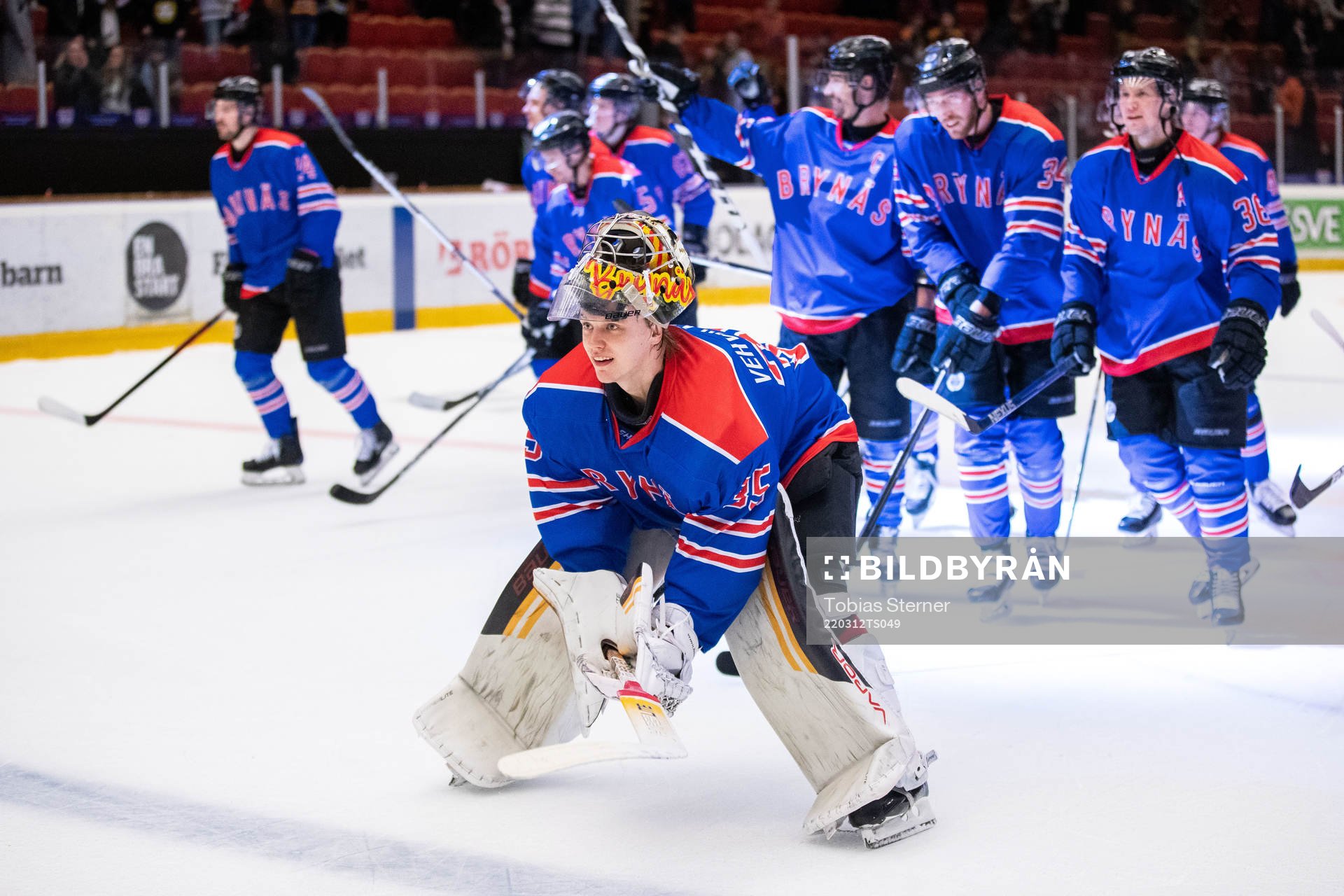 Brynäs målvakt Veini Vehviläinen jublar