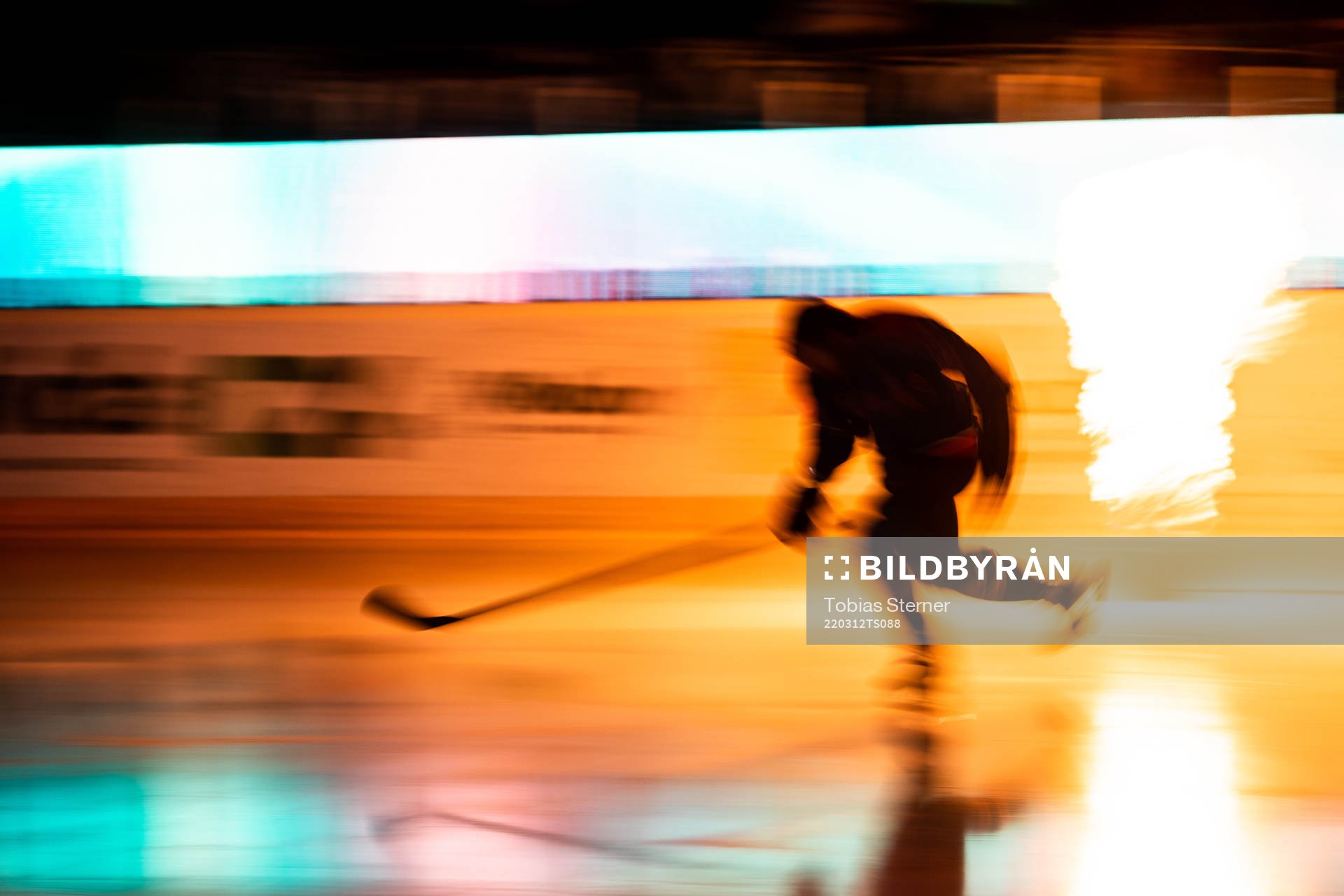 En spelare i Brynäs gör entré