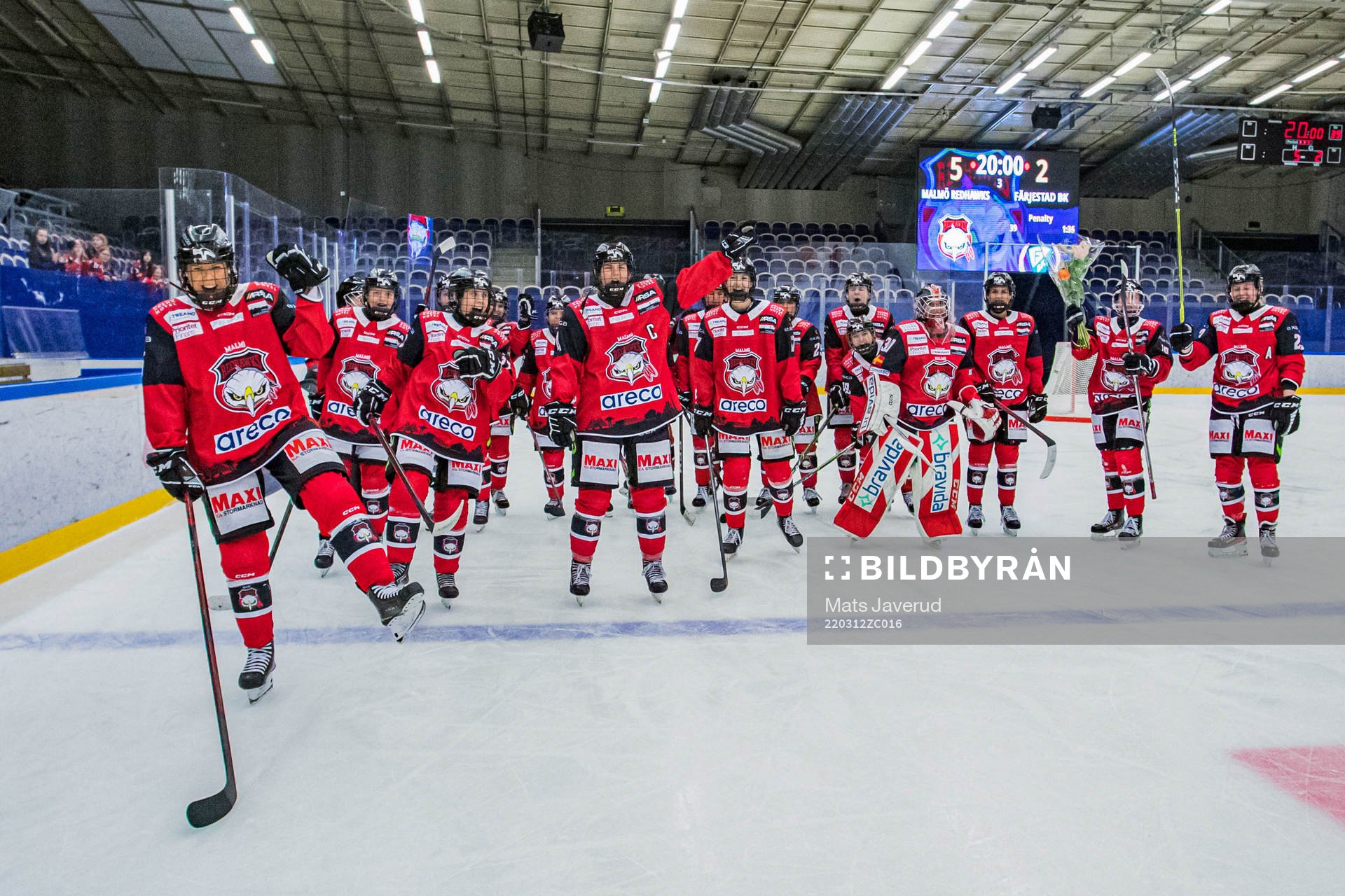 Malmö Redhawks spelare jublar