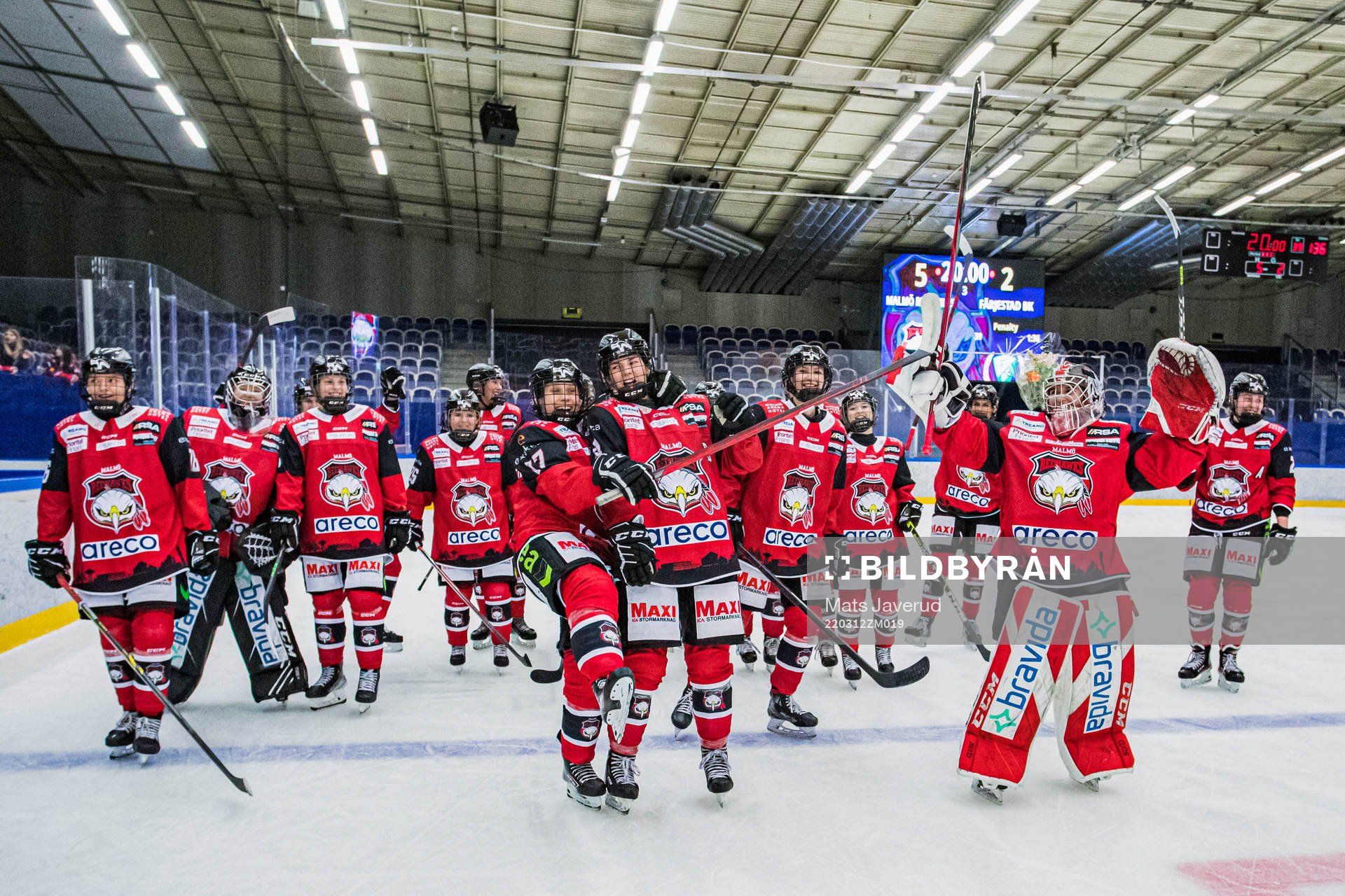 Malmö Redhawks spelare jublar