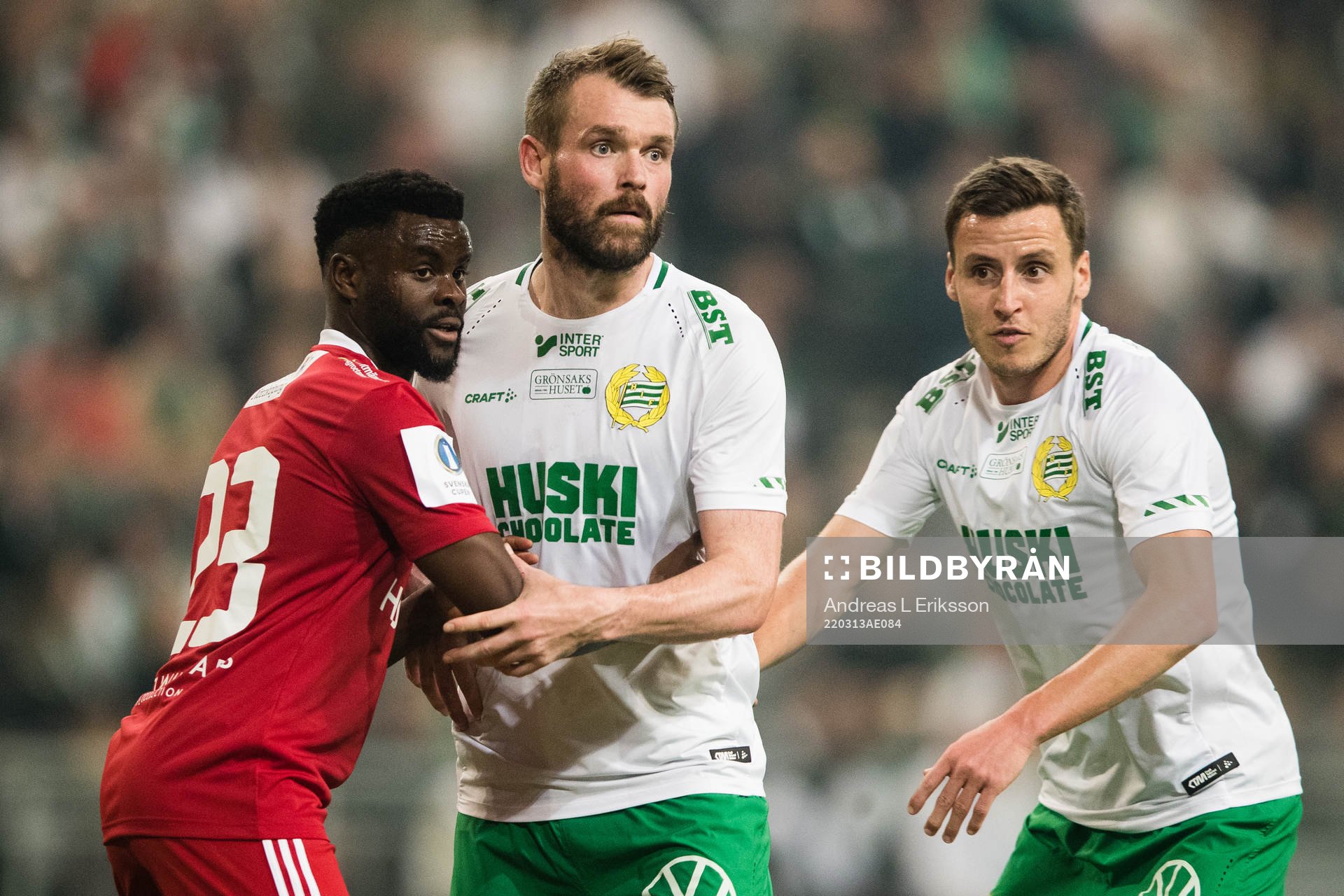 IFK Norrköpings Maic Sema förstarar sig mot Hammarbys