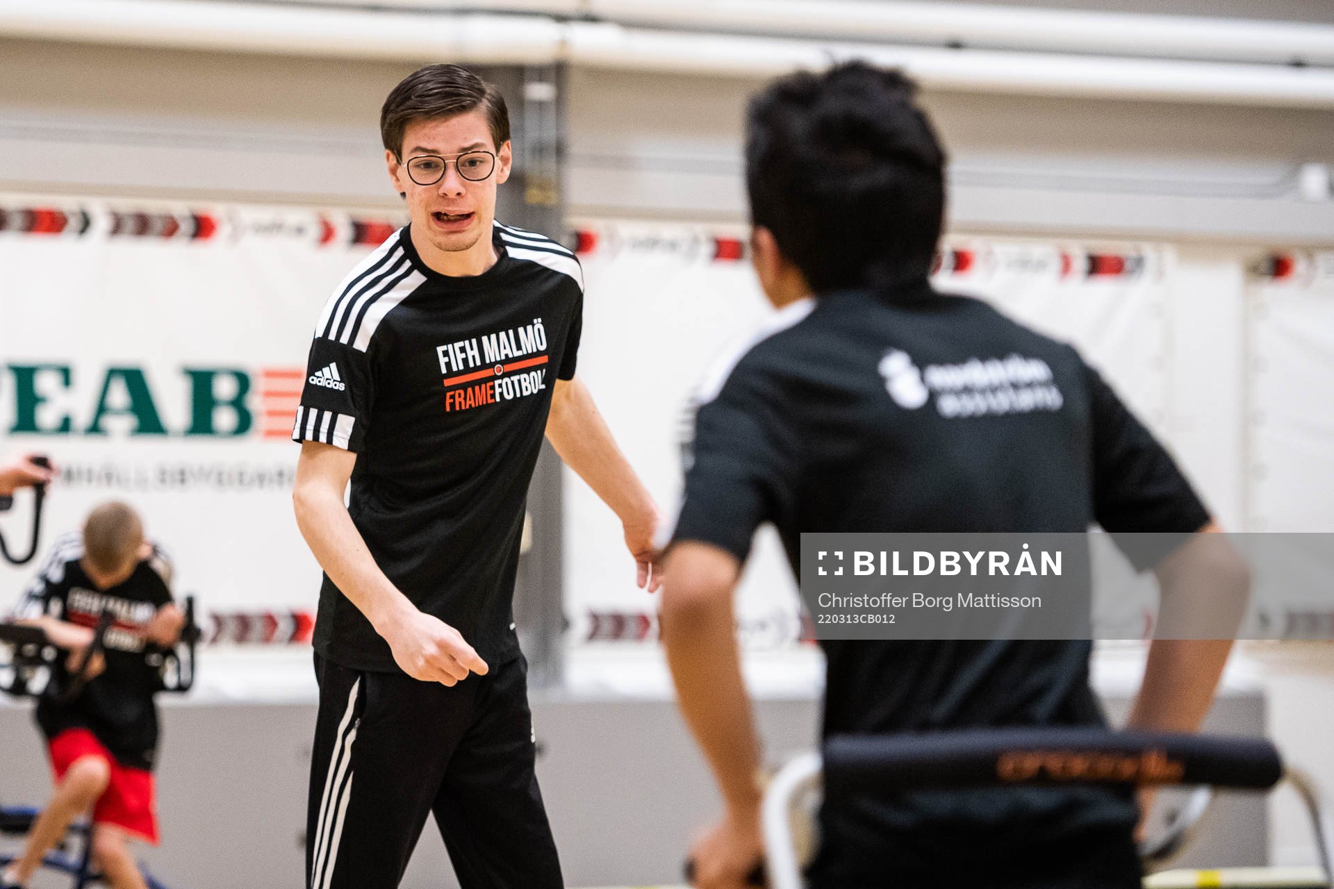 Tränare Isaac Callegari instruerar en spelare