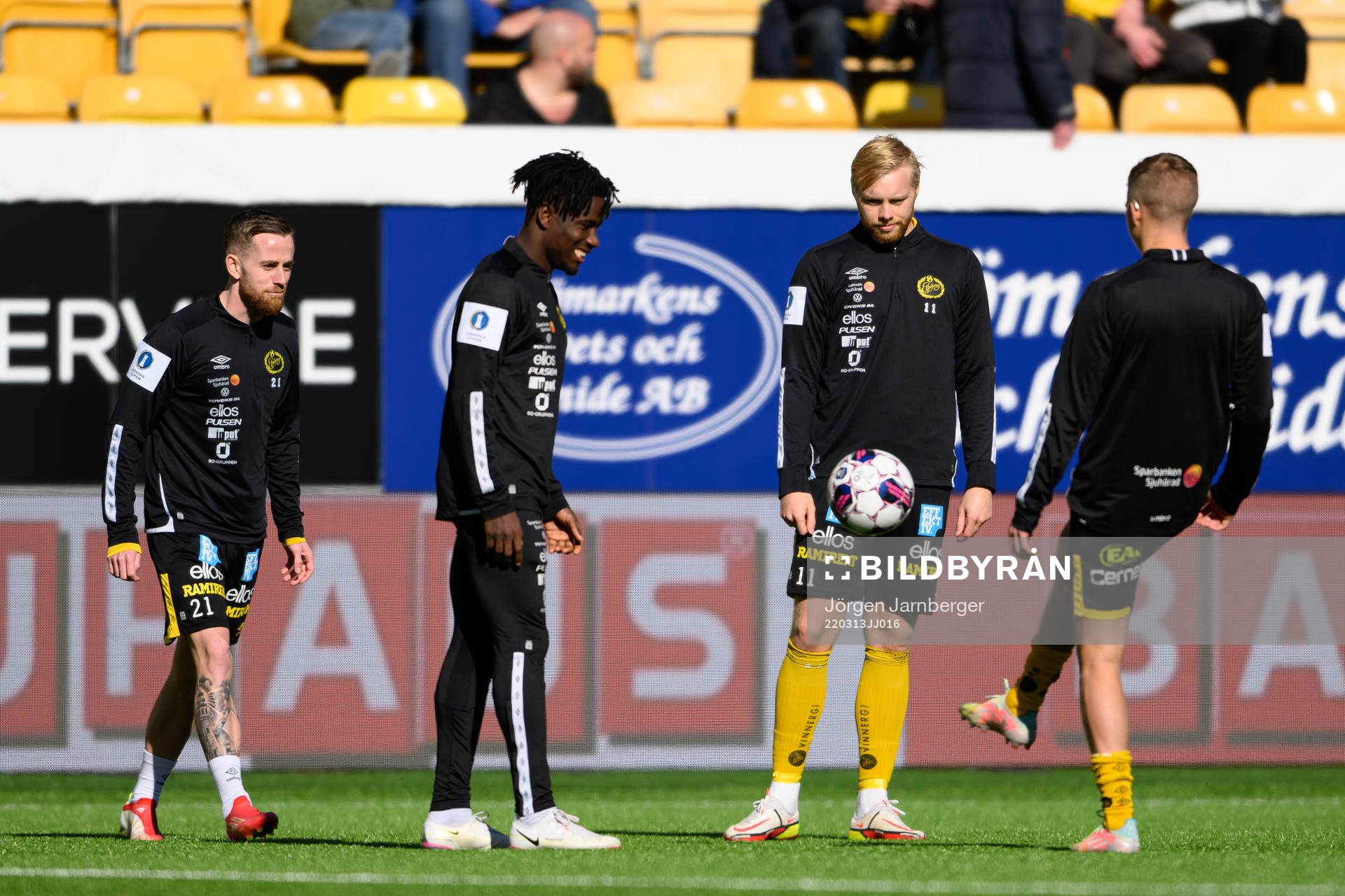 Elfsborgs Sveinn Gudjohnsen värmer upp innan kvartsfinalen