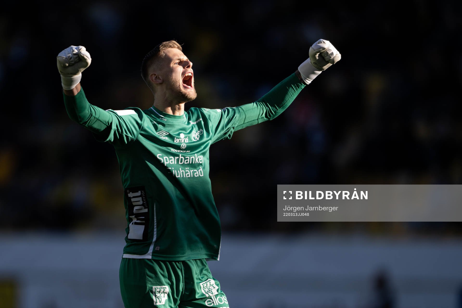 Elfsborgs målvakt Tim Rönning jublar