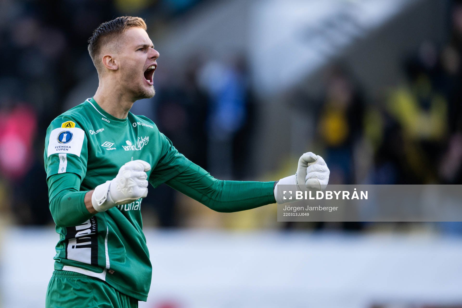 Elfsborgs målvakt Tim Rönning jublar