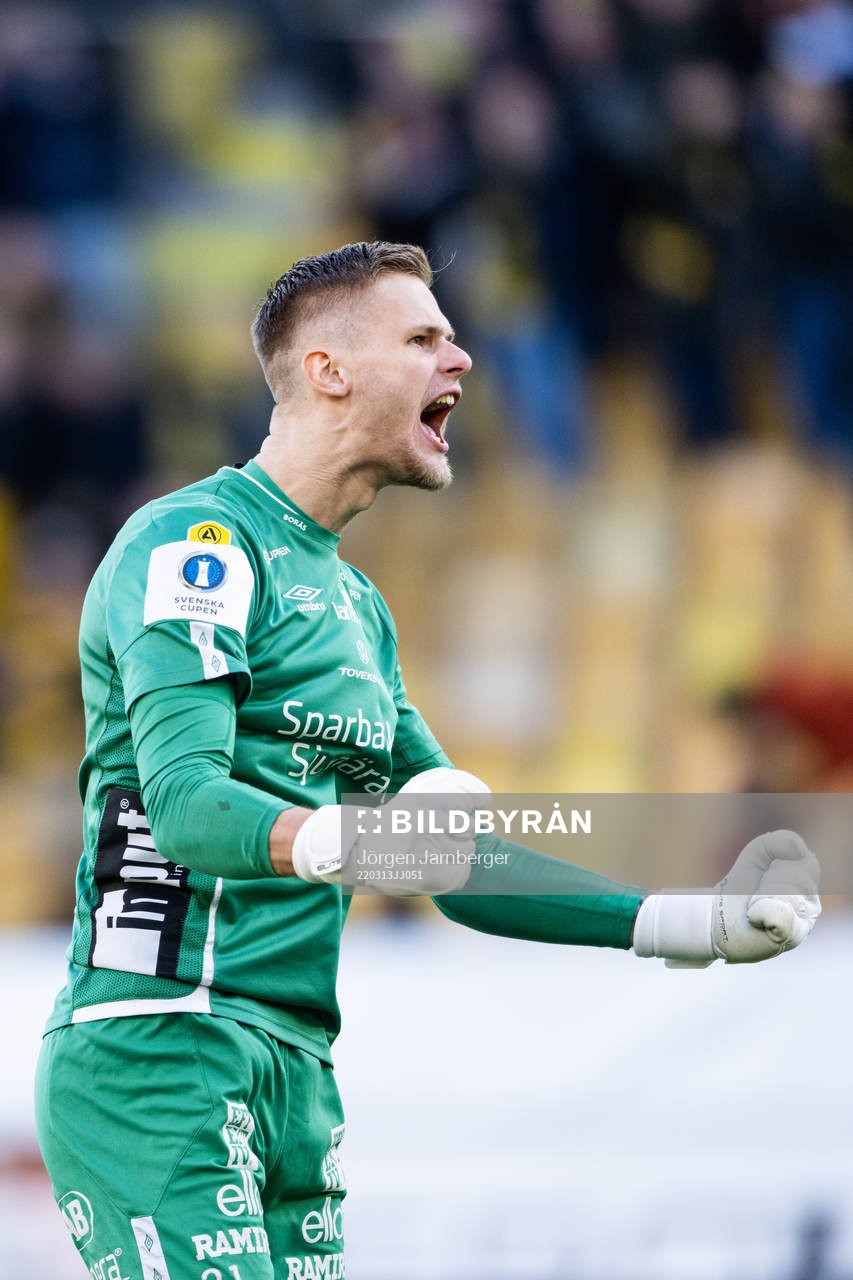 Elfsborgs målvakt Tim Rönning jublar