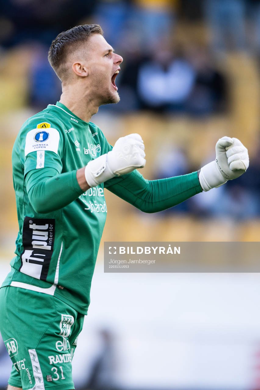 Elfsborgs målvakt Tim Rönning jublar