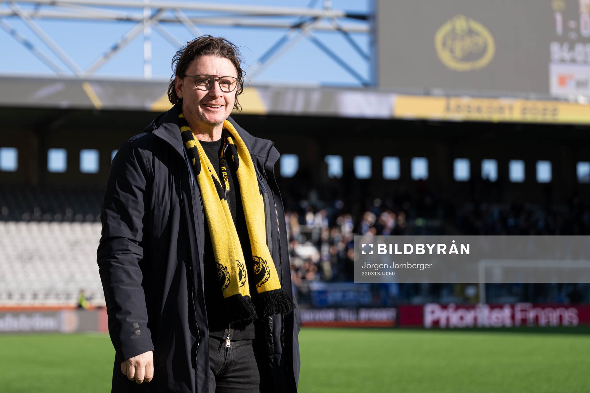 Elfsborgs klubbchef Stefan Andreasson jublar efter kvartsfinalen i Svenska Cupen mellan Elfsborg och IFK Göteborg den 13 mars 2022 i Borås.