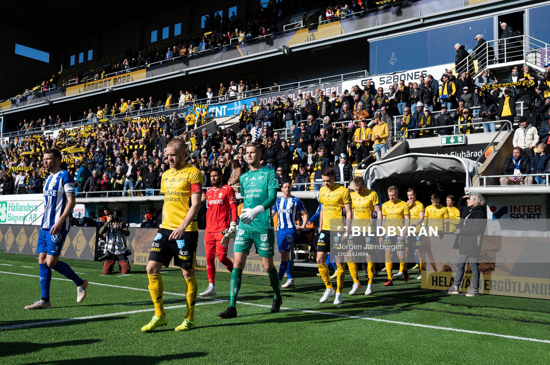 Lagen kommer in på planen