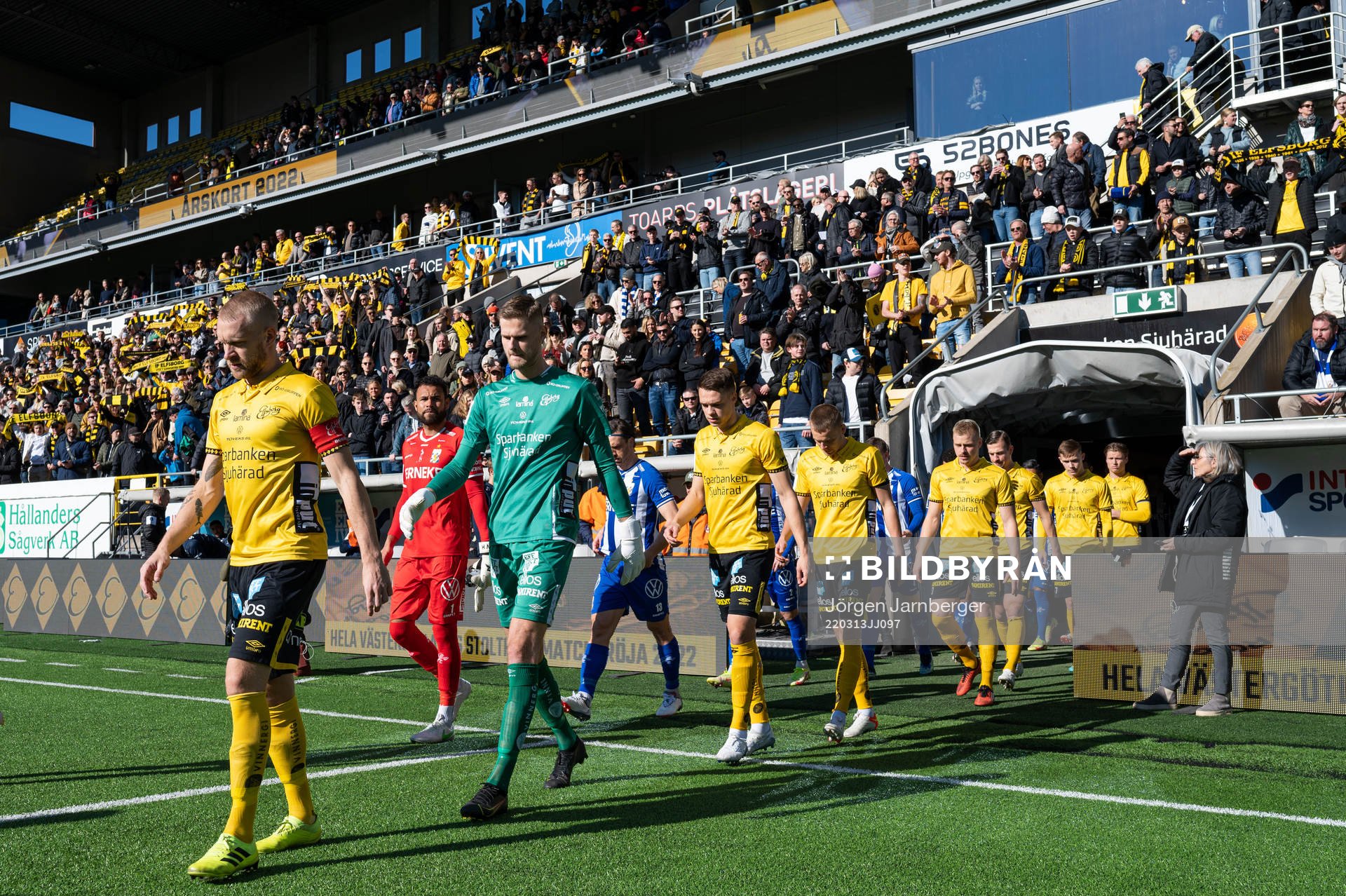 Lagen kommer in på planen