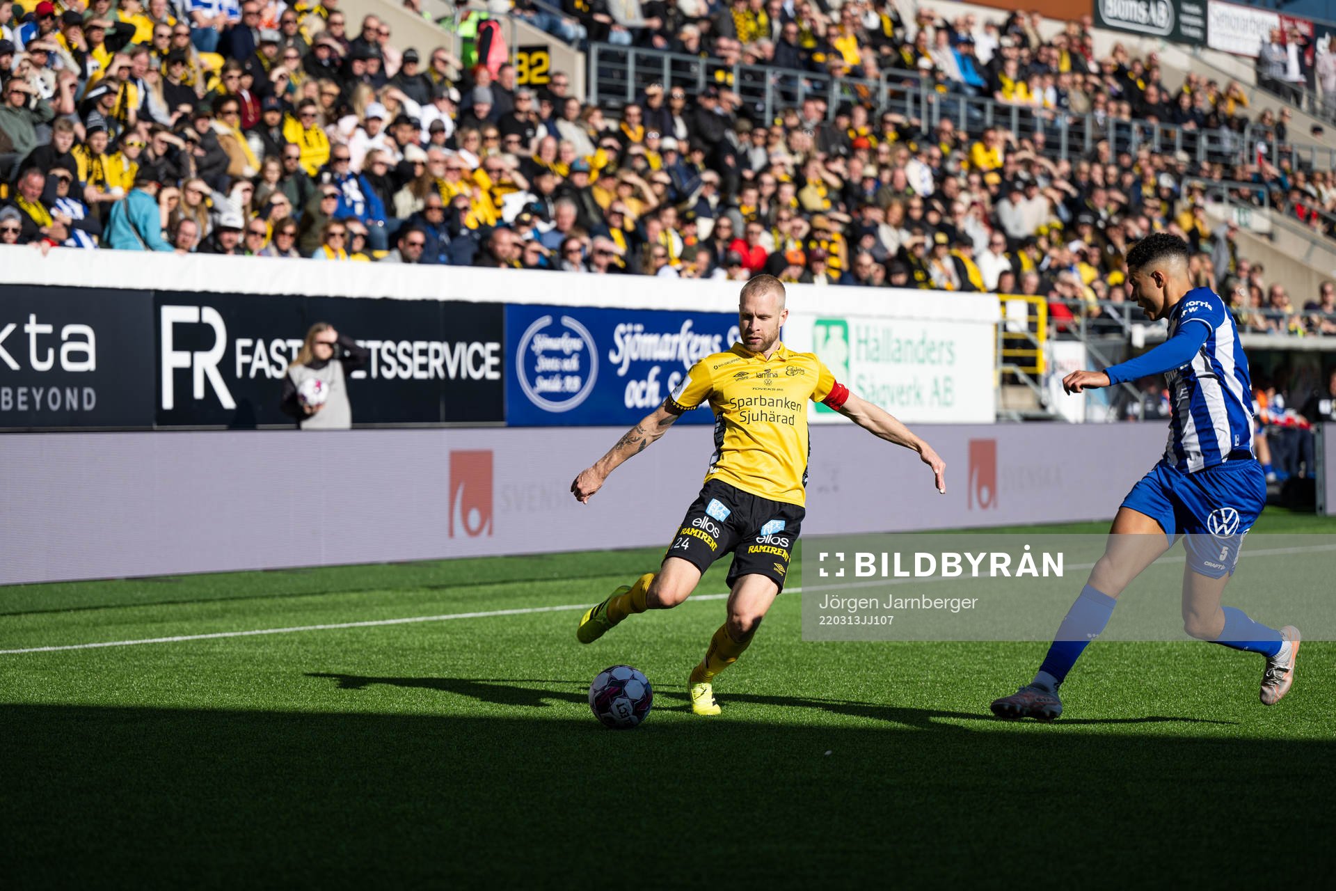 Elfsborgs Johan Larsson och IFK Göteborgs Alexander Jallow
