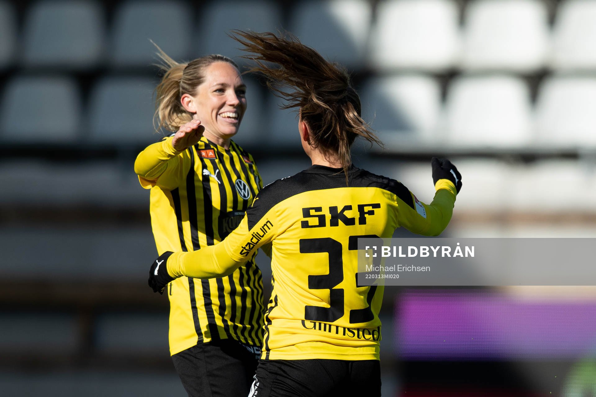 Häckens Elin Rubensson och Johanna Rytting Kaneryd jublar