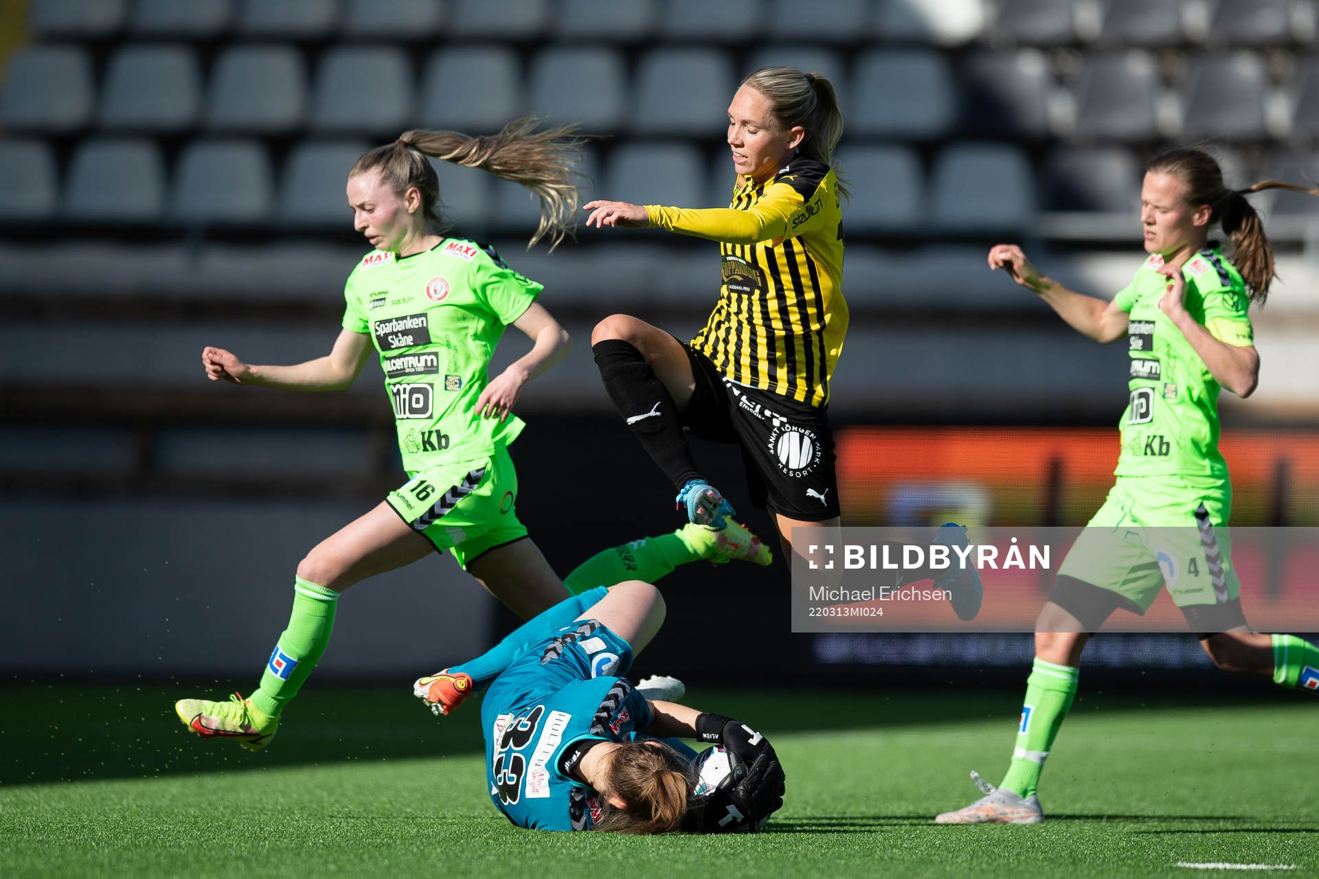 Kristianstads målvakt Melina Loeck och Häckens Elin
